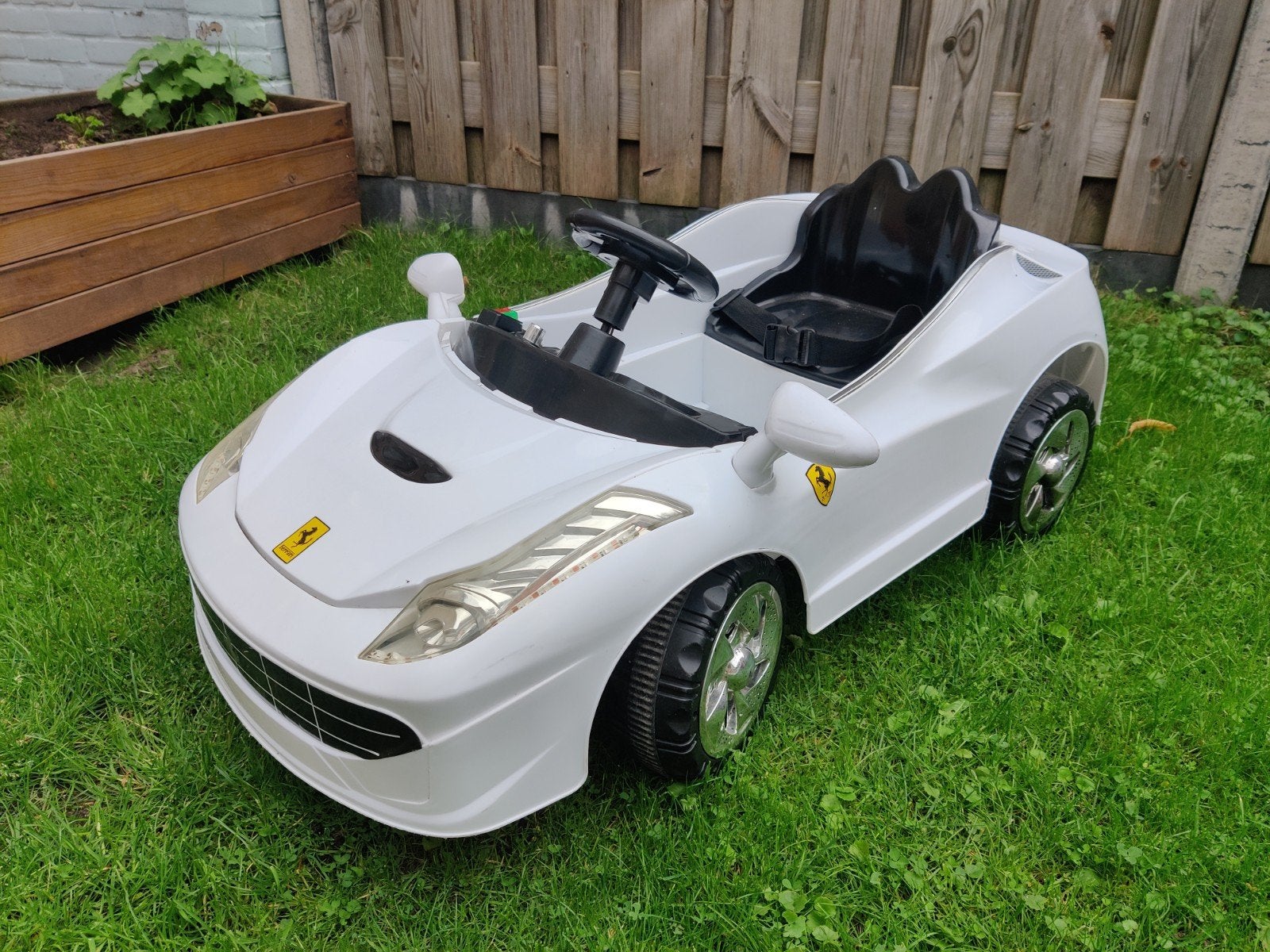 Witte Ferrari kinderauto op accu, Gebruikt