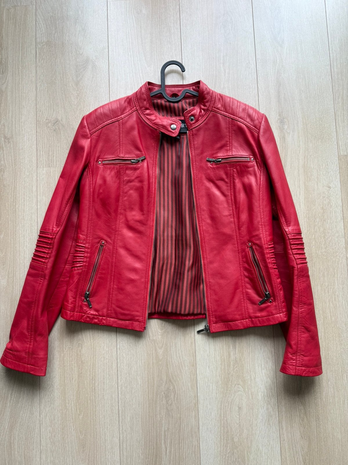 Rode bikerjas van echt lamsleer – Maat 44 (M/L), Ophalen of Verzenden, Gedragen, Maat 42/44 (L), Rood