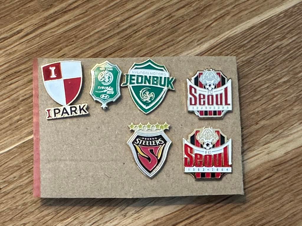 Zuid Korea pins €5 per stuk, Ophalen of Verzenden, Zegels, Bonnen of Punten