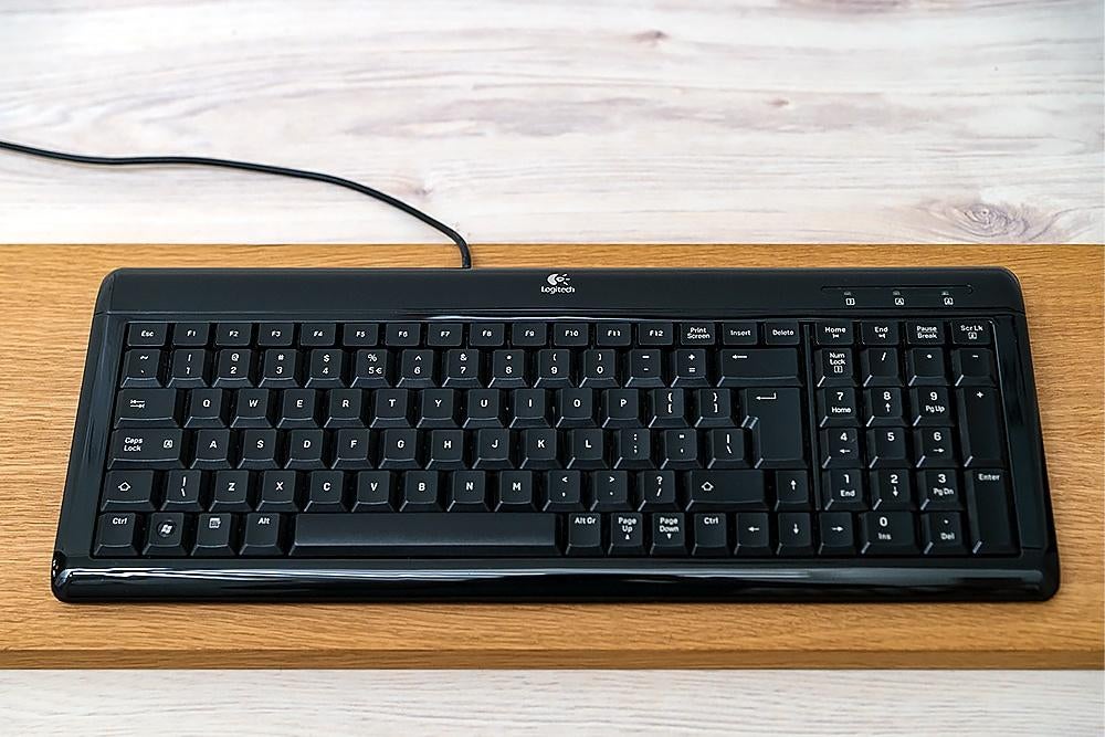 Logitech Ultra Flat Keyboard, Computers en Software, Ophalen of Verzenden, Zo goed als nieuw, Qwerty, Logitech toetsenbord