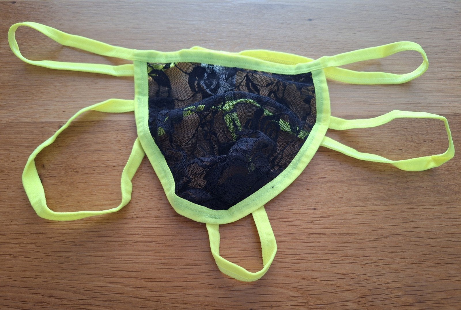 Zwarte Kanten String met Neon Gele Details maat m, Verzenden, Zwart, Onbekend, Slip