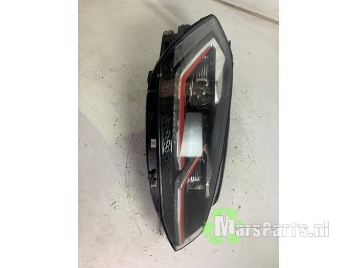 Koplamp rechts van een Volkswagen Golf