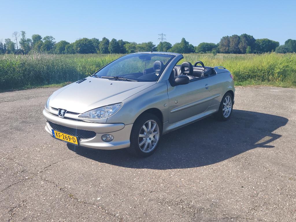 Peugeot 206 1.6 16V CC 2004 Grijs, Auto's, Peugeot, Voorwielaandrijving, Zwart, 4 cilinders, Cabriolet