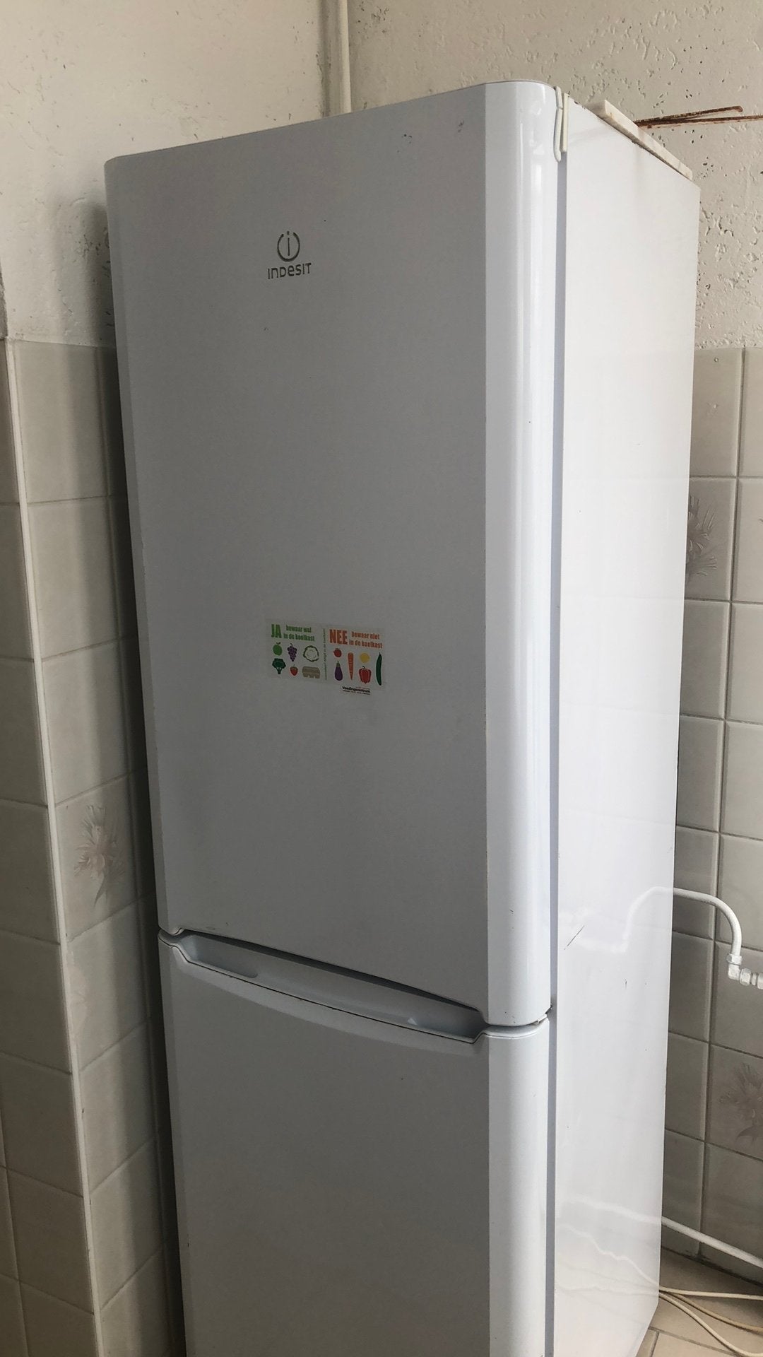 Indesit koel vriescombinatie, 200 liter of meer, Met aparte vriezer, Zo goed als nieuw, 160 cm of meer
