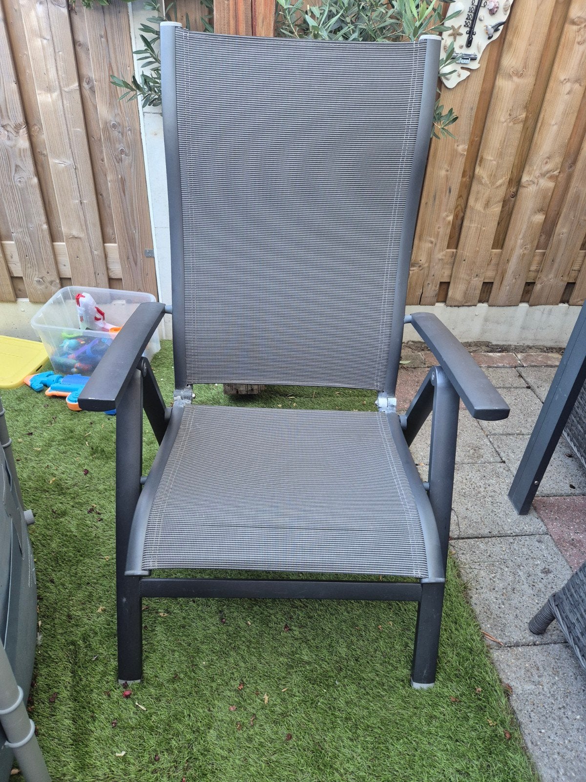 2 degelijke inklapbare tuinstoelen - Grijs, Ophalen of Verzenden, Gebruikt, Kunststof