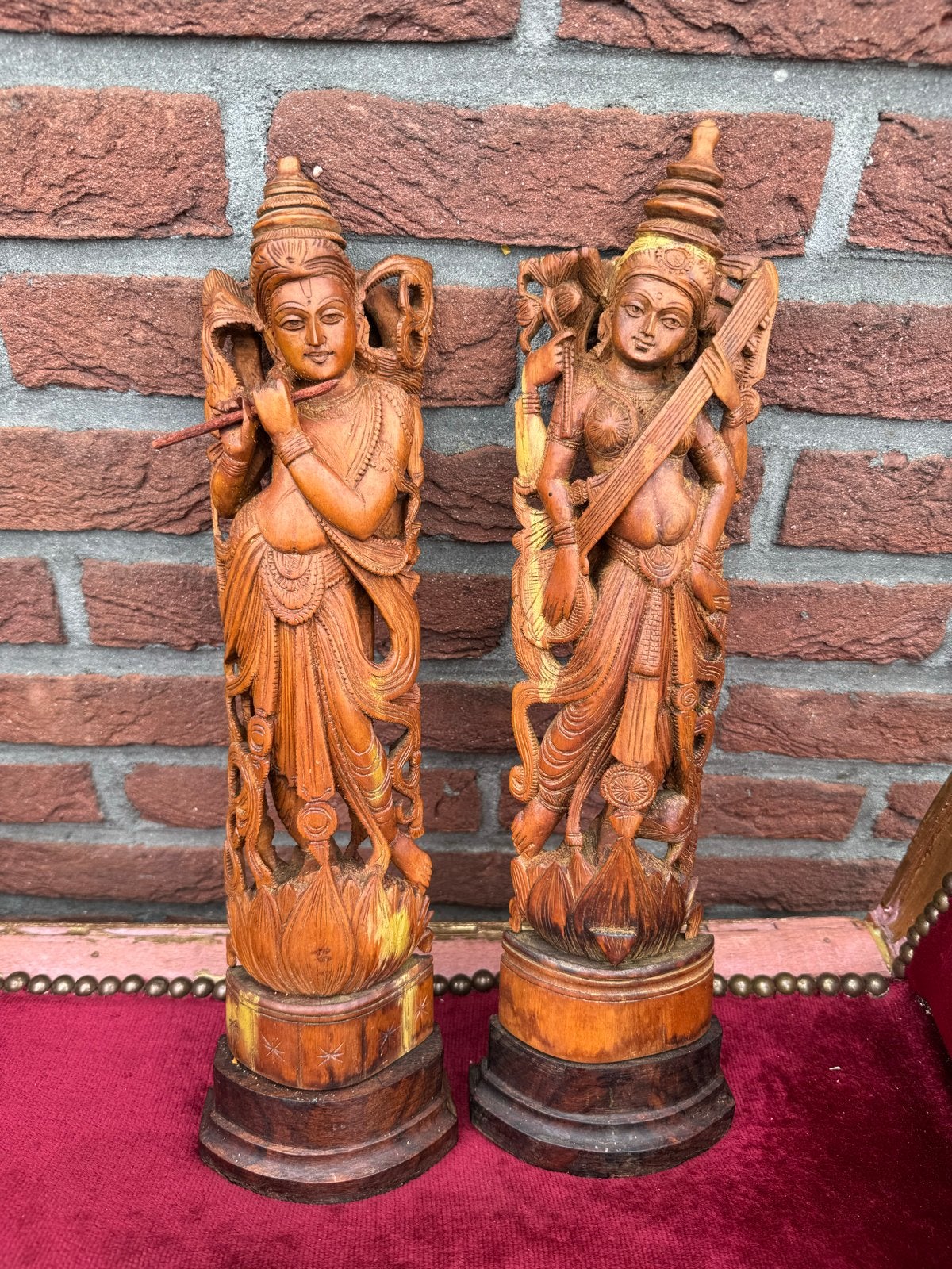 Set van 2 handgesneden houten beelden uit India, Antiek en Kunst, Ophalen of Verzenden, Handgemaakt, 20 - 50 cm, Beeld