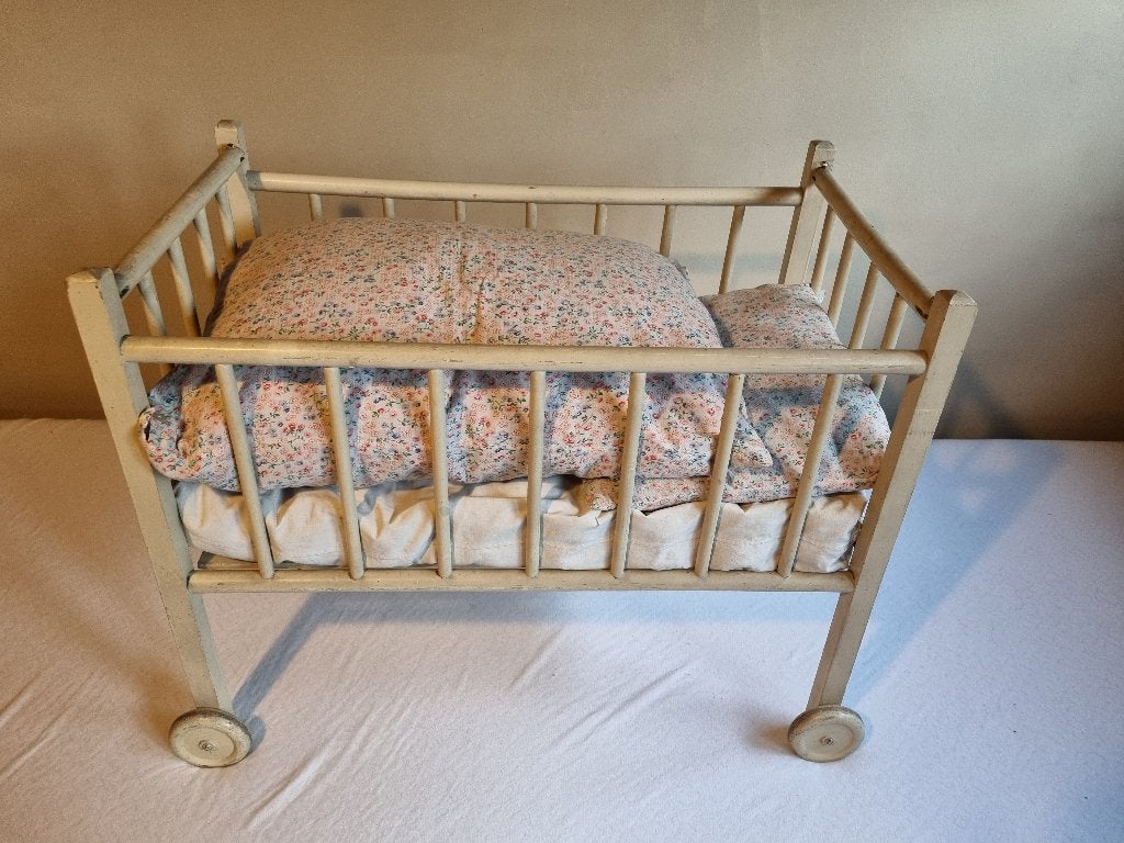 Antiek groot poppenbed met matras, deken en kussen, Ophalen, Gebruikt, Overige typen