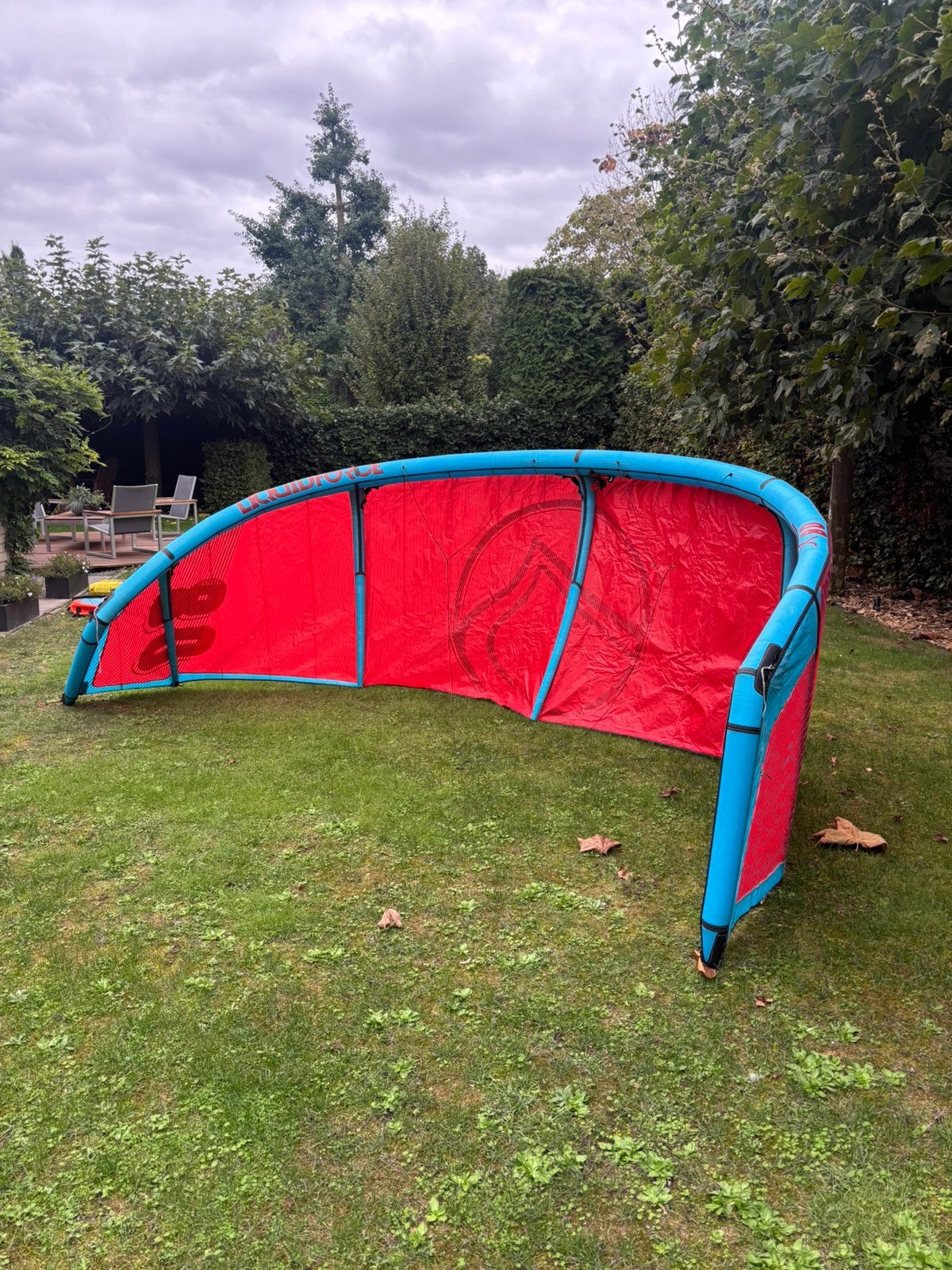 Liquid force kite v3 8m 2021 met bar, Gebruikt, 8 m², Geen board, Ophalen of Verzenden