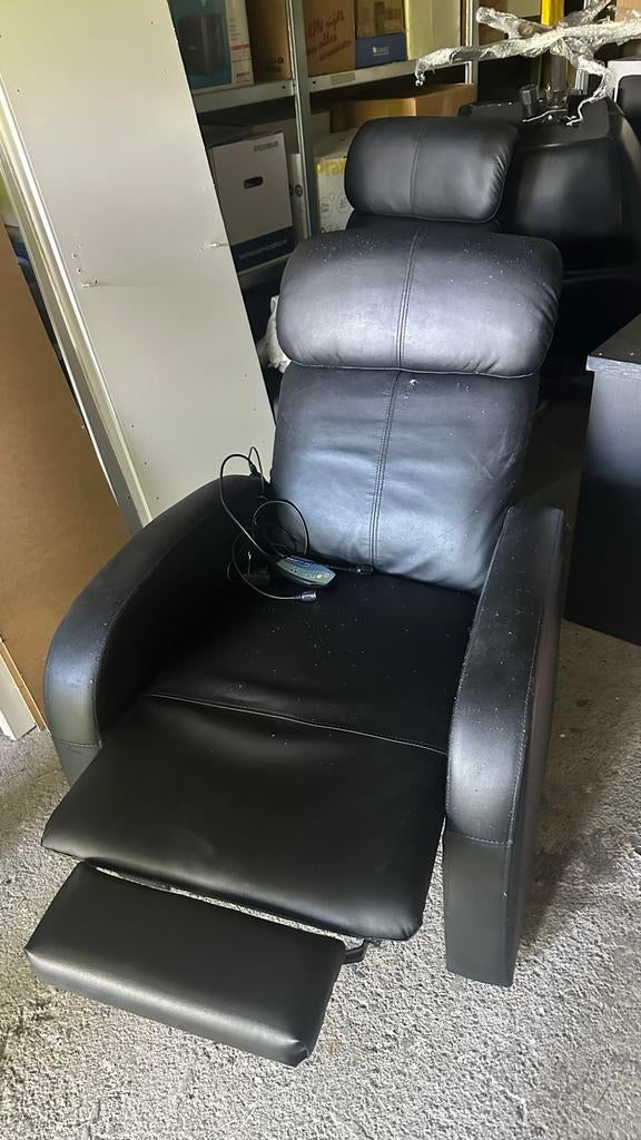 Zwarte relaxfauteuil met massagefunctie, Huis en Inrichting, Fauteuils, Ophalen, Zo goed als nieuw, 75 tot 100 cm, 50 tot 75 cm