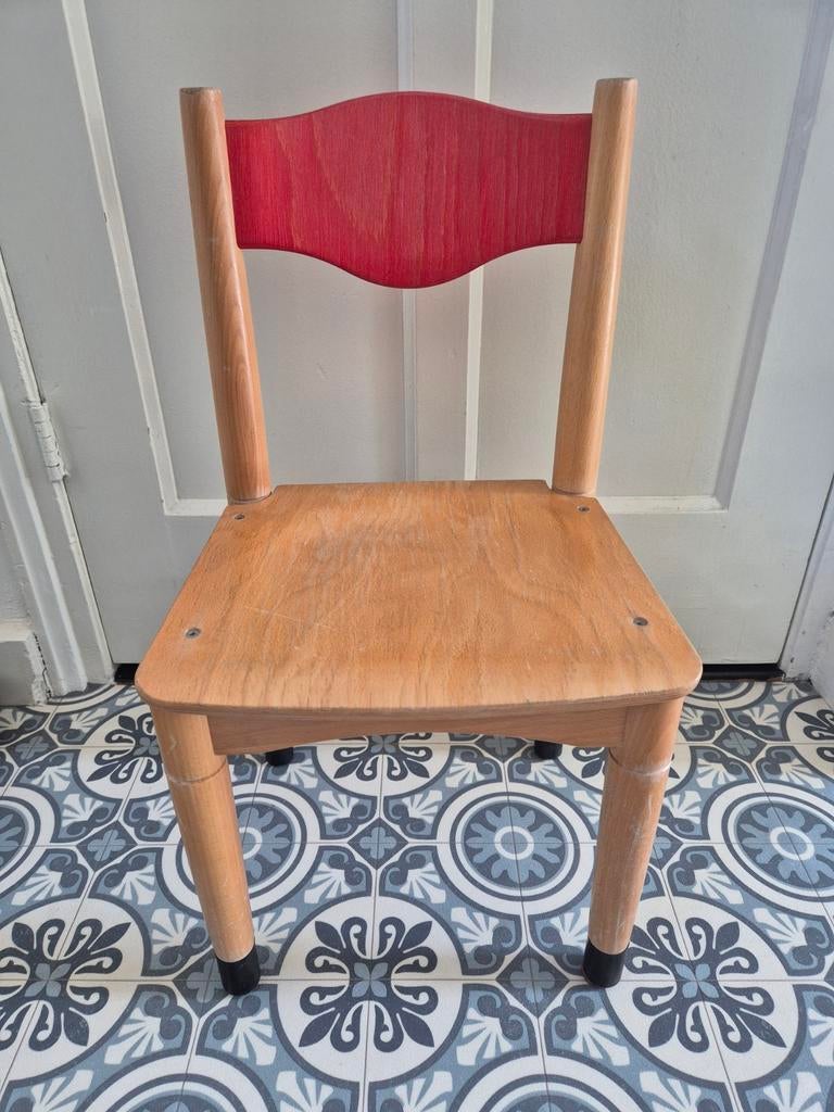 Houten kinderstoel Schilte met rode rugleuning, Kinderen en Baby's, Kinderstoelen, Ophalen, Gebruikt, Overige typen