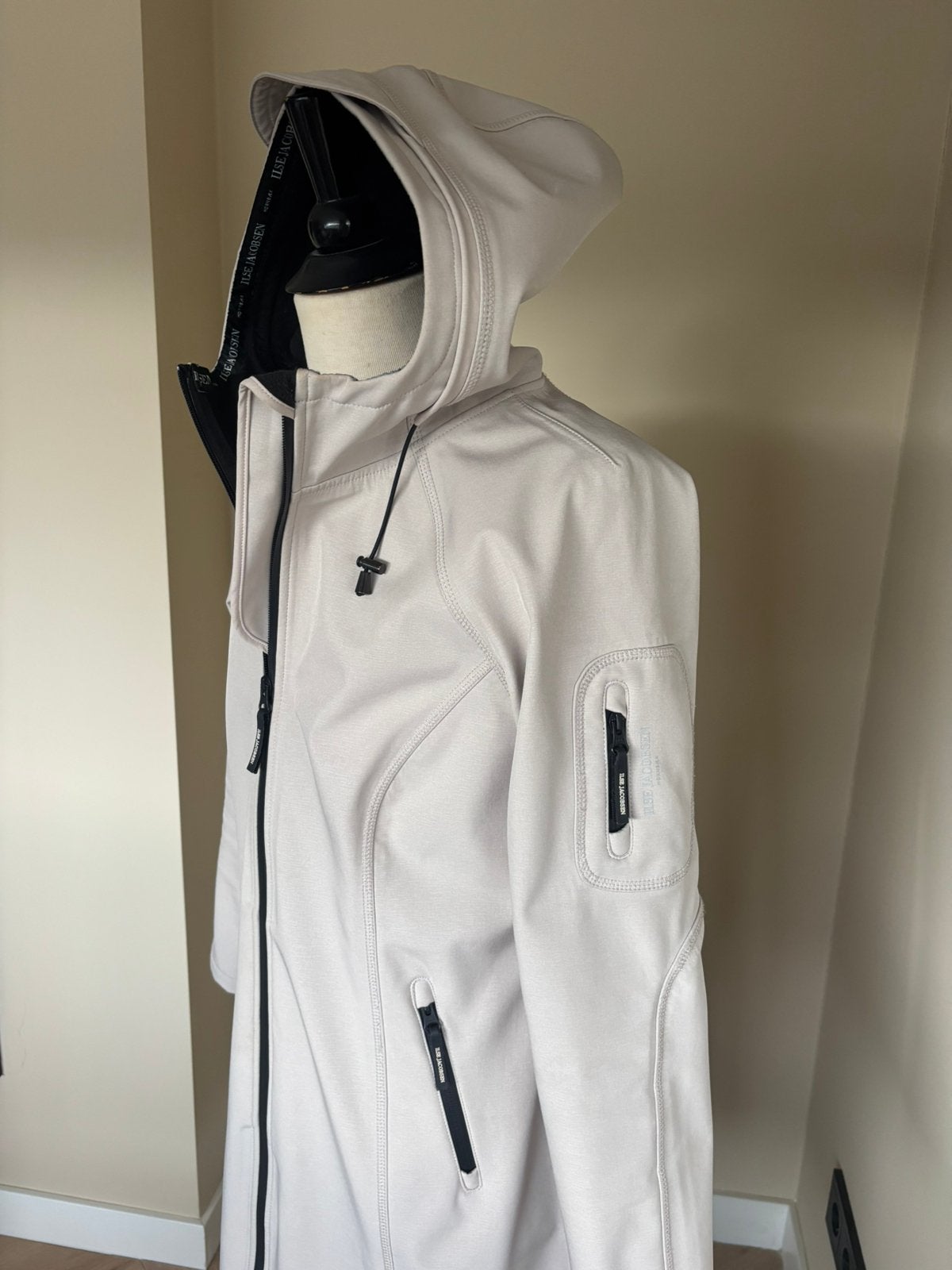 Ilse Jacobsen Beige Raincoat gevoerd 40, Verzenden, Zo goed als nieuw, Maat 52/54 (L), Beige