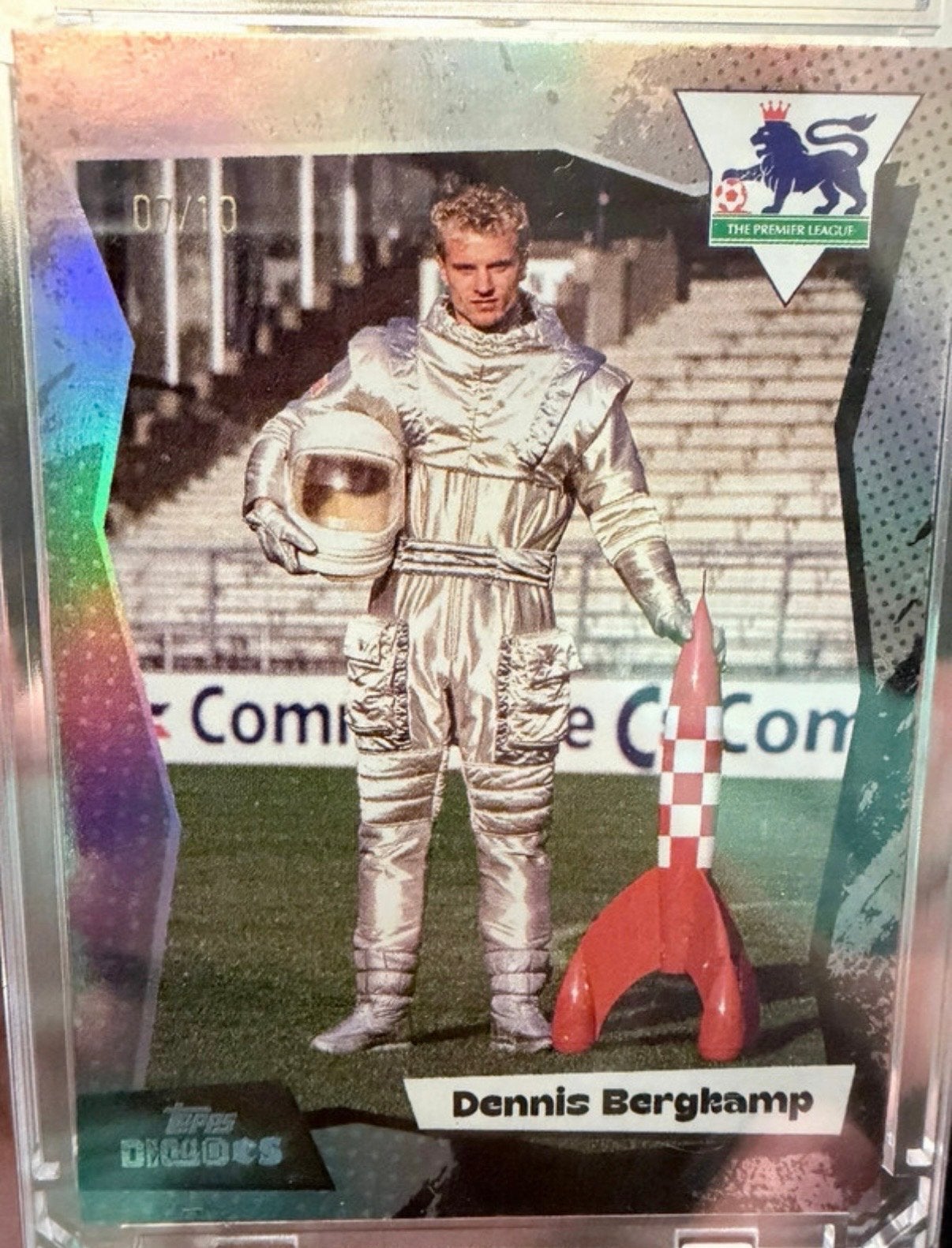 Dennis Bergkamp Topps Chrome Dudes 07/10 Premier League, Ophalen of Verzenden, Zo goed als nieuw, Buitenlandse clubs, Spelerskaart