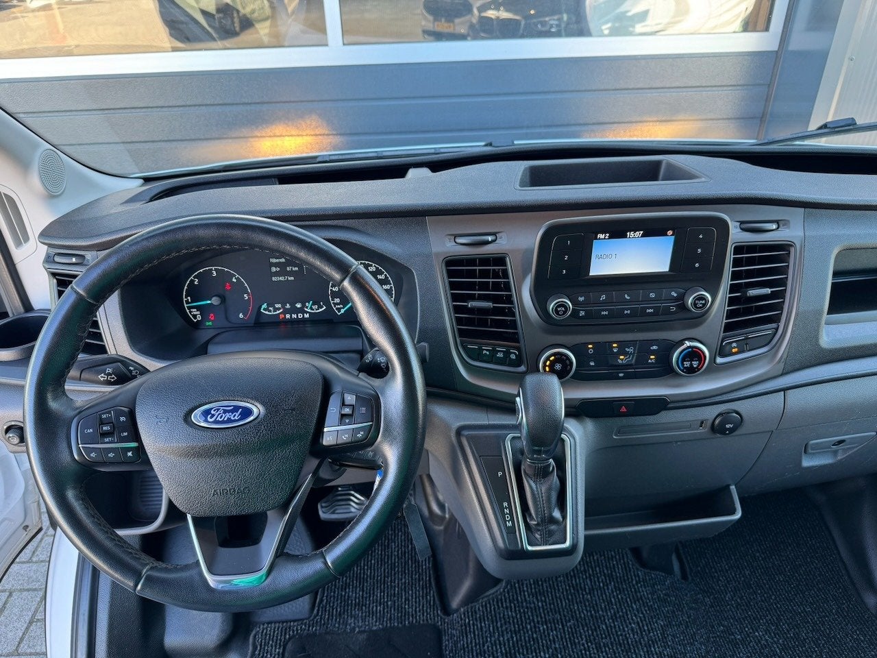 Ford Transit 350 2.0 TDCI 130pk L3H2 Trend AUTOMAAT | 2 X SC, Dealer onderhouden, Stof, 4 cilinders, Wit