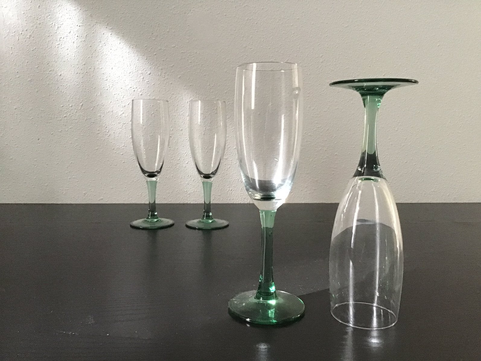 4 Luminarc flutes, champagne glazen met groene steel., Ophalen of Verzenden, Zo goed als nieuw, Overige typen
