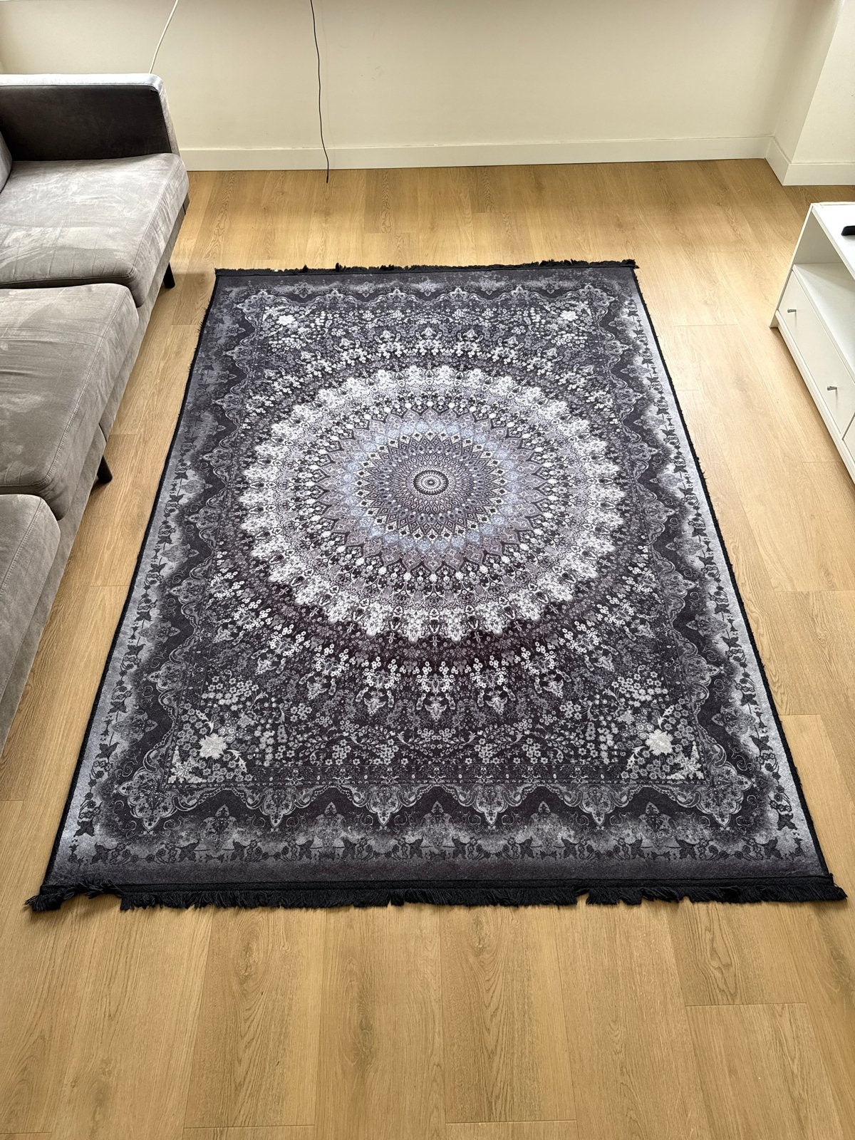 Prachtig zwart-wit tapijt met mandala patroon, Huis en Inrichting, Stoffering | Tapijten en Kleden, 100 tot 150 cm, Wit, Ophalen of Verzenden