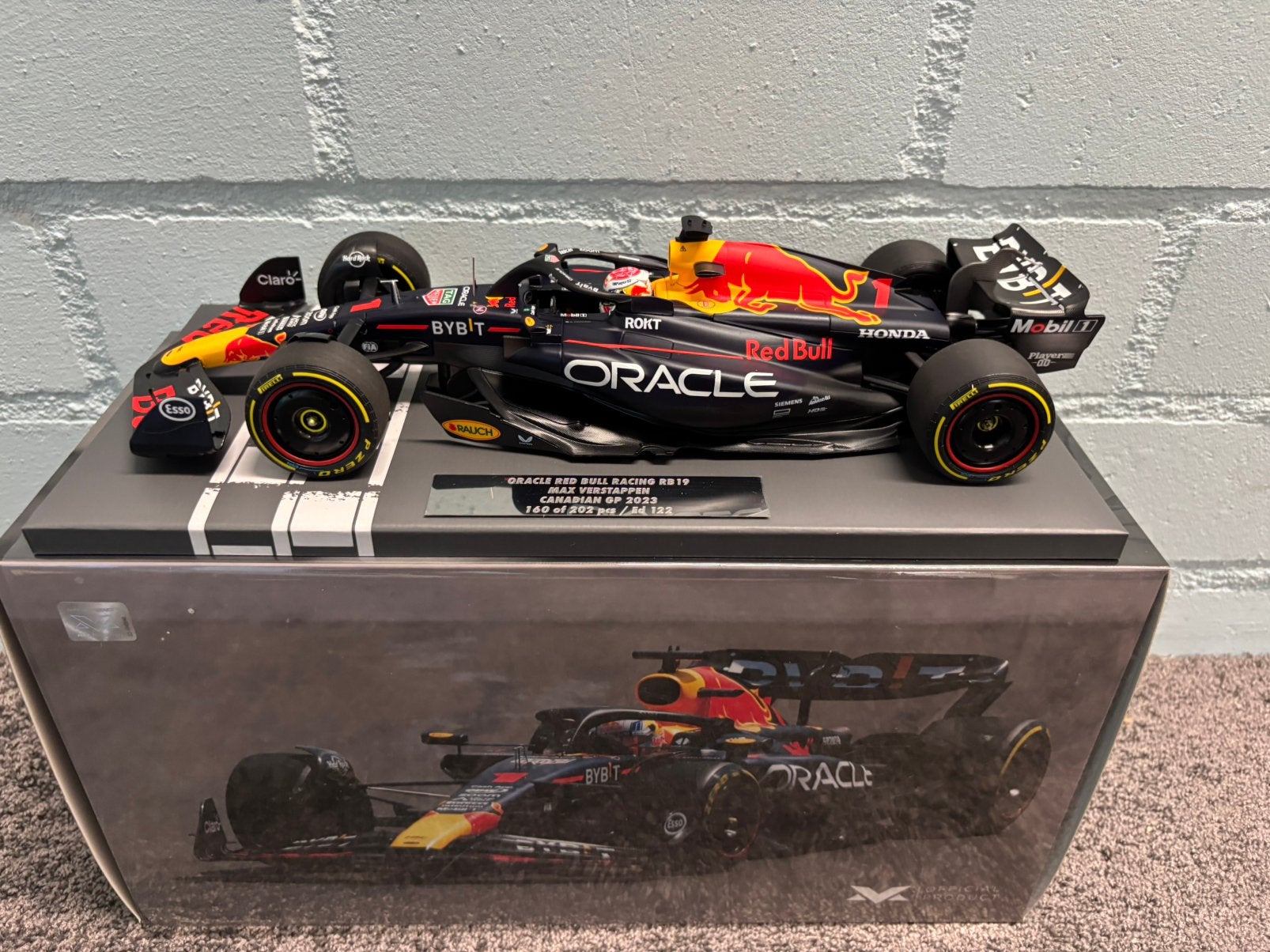 Max verstappen RB19 winner canada 2023 1:18 model, Verzamelen, Ophalen of Verzenden, Zo goed als nieuw, Formule 1