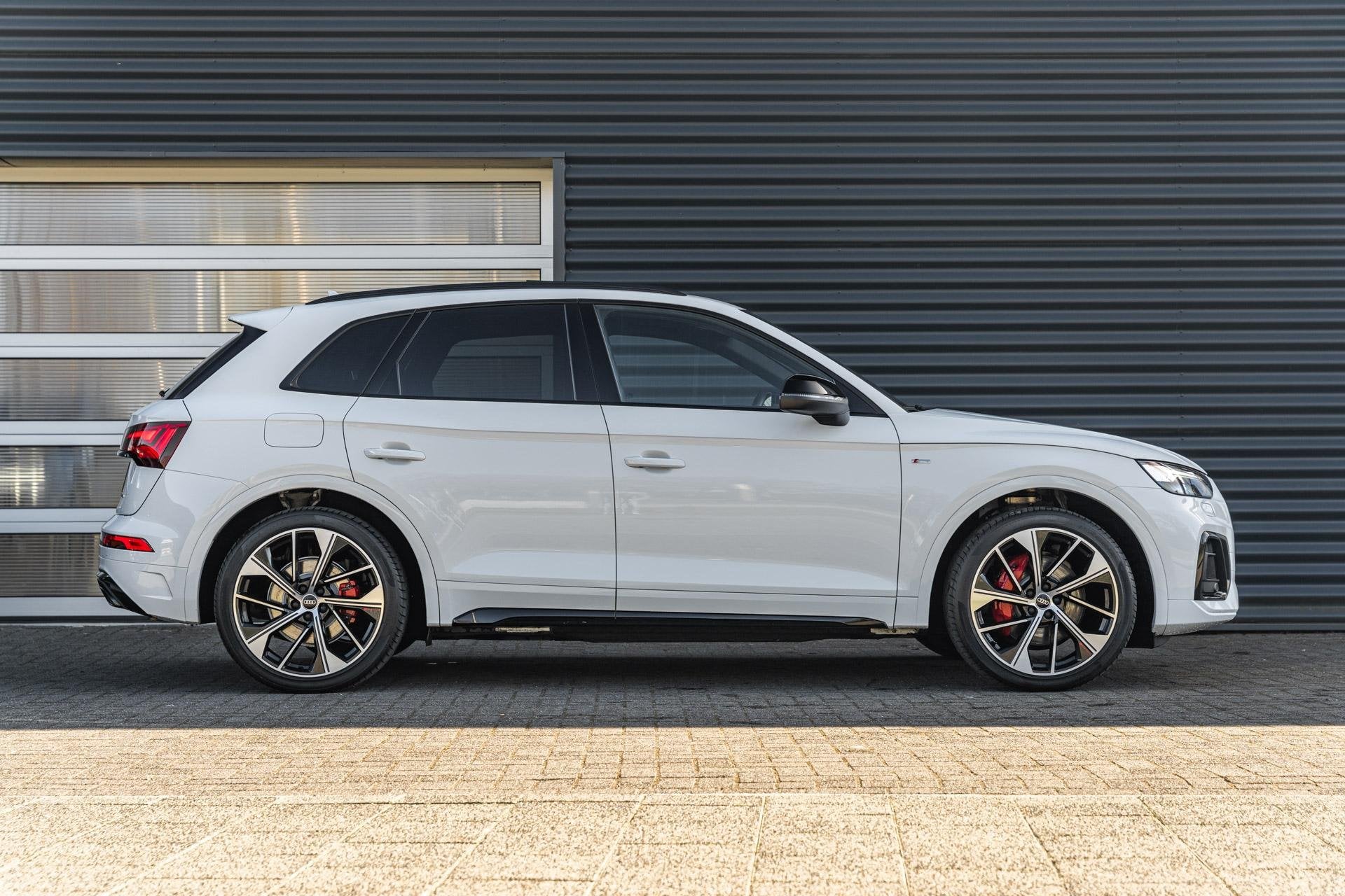 Audi Q5 55 TFSIe 367pk quattro Competition | SoH 98% | Lucht, Auto's, Audi, Automaat, 14 kWh, Gebruikt, 4 cilinders