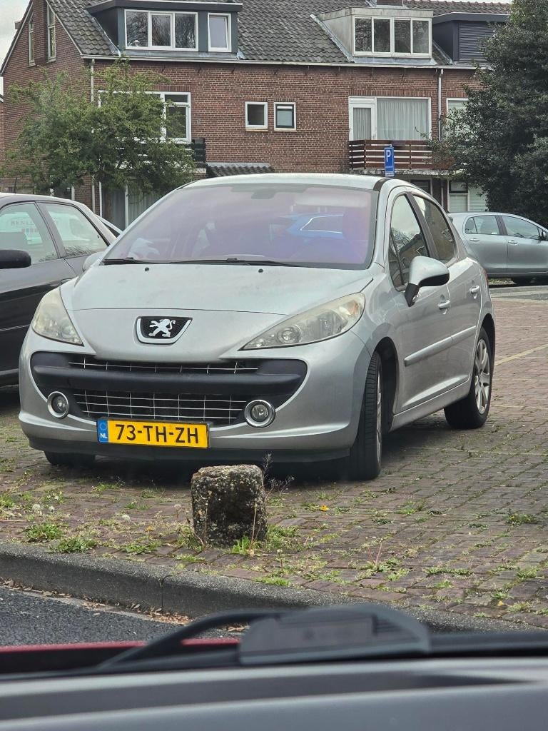 Peugeot 207 1.6 16V 4DRS  jr. 2006  apk 22 april 27 . euro 4, Auto's, Voorwielaandrijving, 1300 kg, Zwart, 4 cilinders