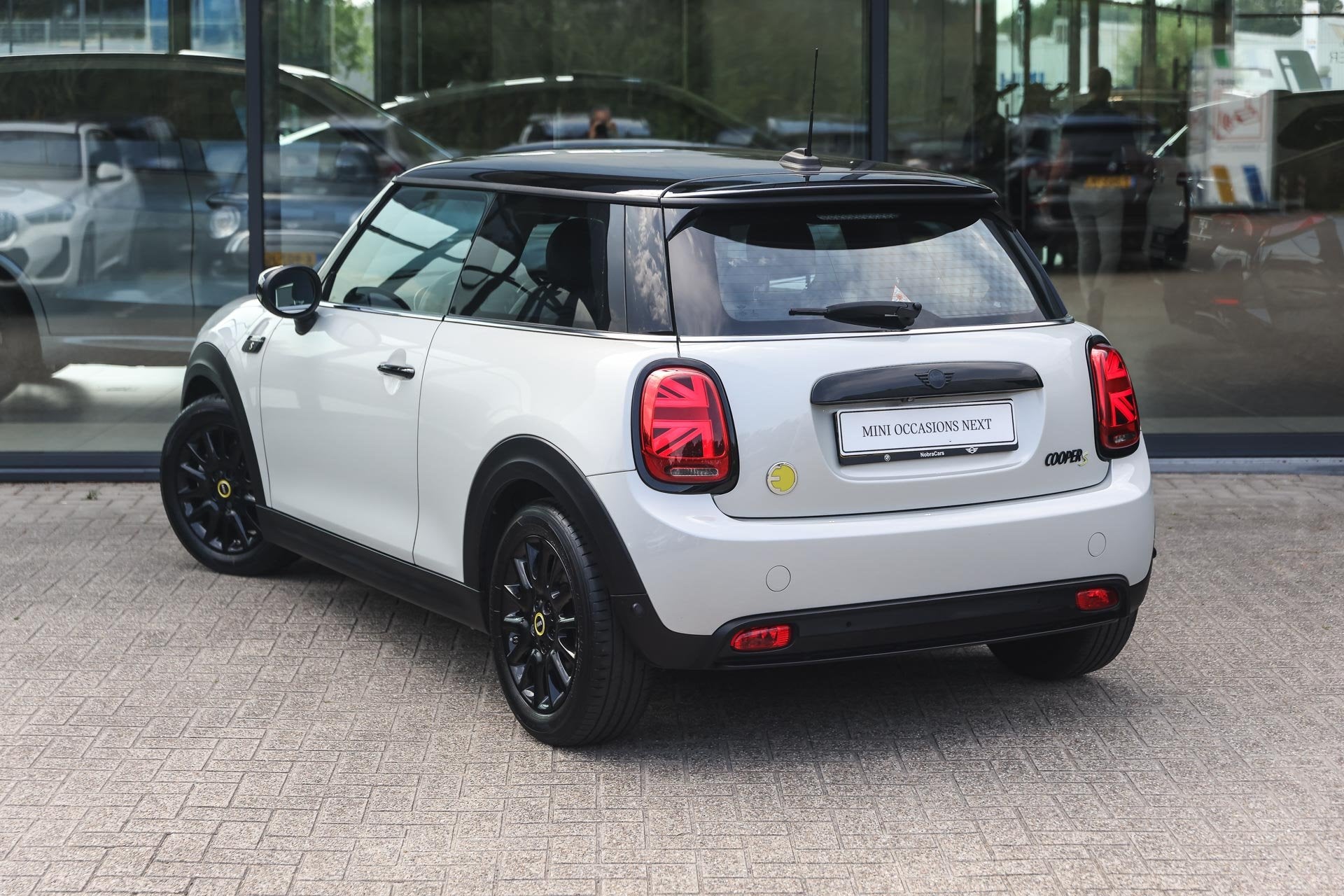 MINI Electric Classic / Sportstoelen / Achteruitrijcamera /, Auto's, Parkeersensor, Met garantie (alle), 4 stoelen, Leder en Stof