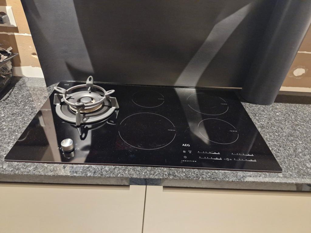 AEG inductie-gaskookplaat, Ophalen, 4 kookzones, Zo goed als nieuw, Inbouw