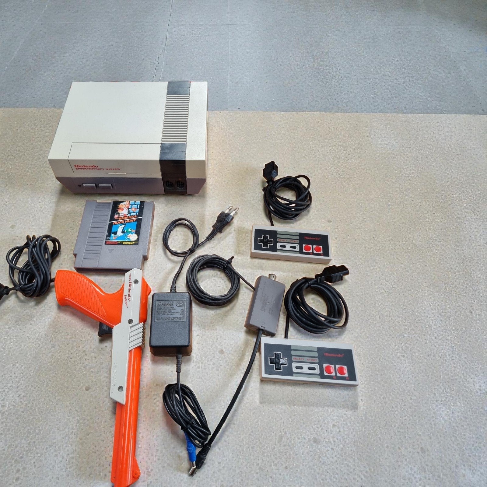 Nintendo NES Classic Console met 2 controllers en Zapper, Ophalen of Verzenden, Gebruikt, Met 2 controllers, Met zapper/pistool
