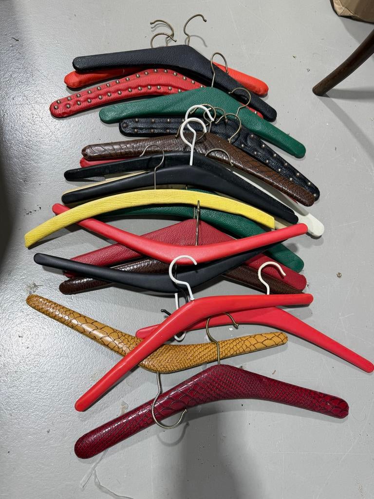 Diverse kledinghangers, 19 stuks, Kleding | Dames, Kledinghangers, Ophalen of Verzenden, Gebruikt, Overige materialen, Volwassenen