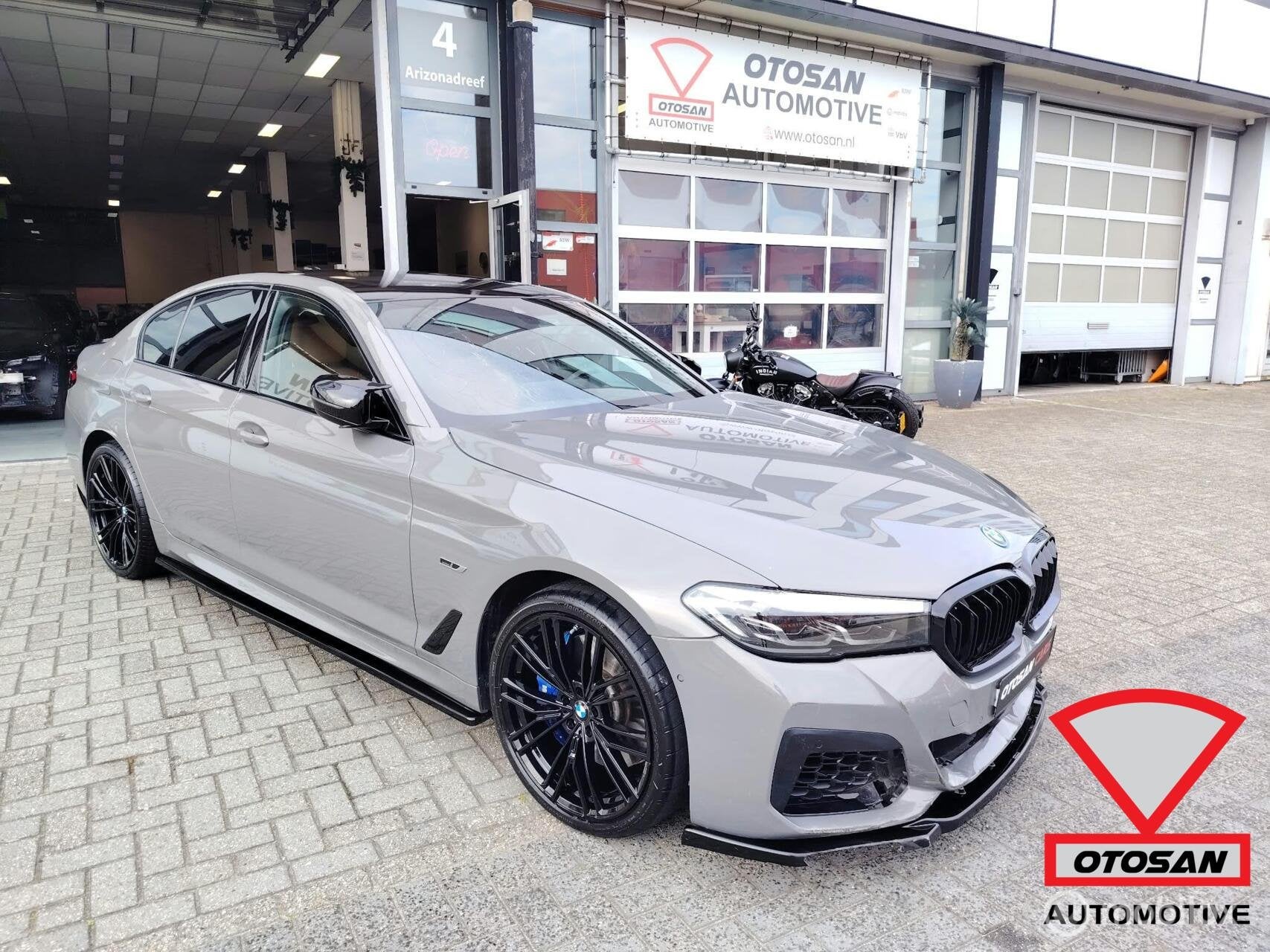 BMW 5-serie 545e xDrive M Performance Nardo 360 cam. 70.000, Auto diversen, Automaat, Hybride Elektrisch/Benzine, 2998 cc, Sedan