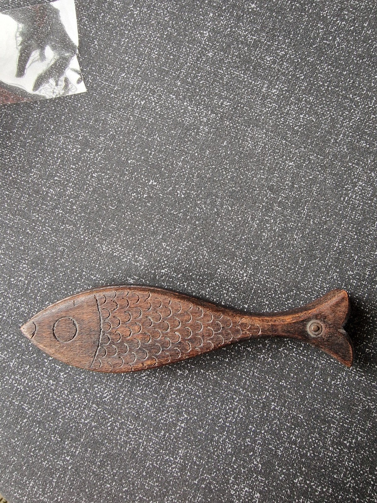 Heel oud houtsnijwerk visje (weegschaaltje), Ophalen of Verzenden