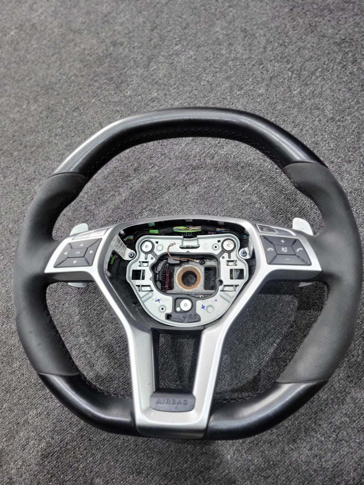 Mercedes AMG stuur, Ophalen