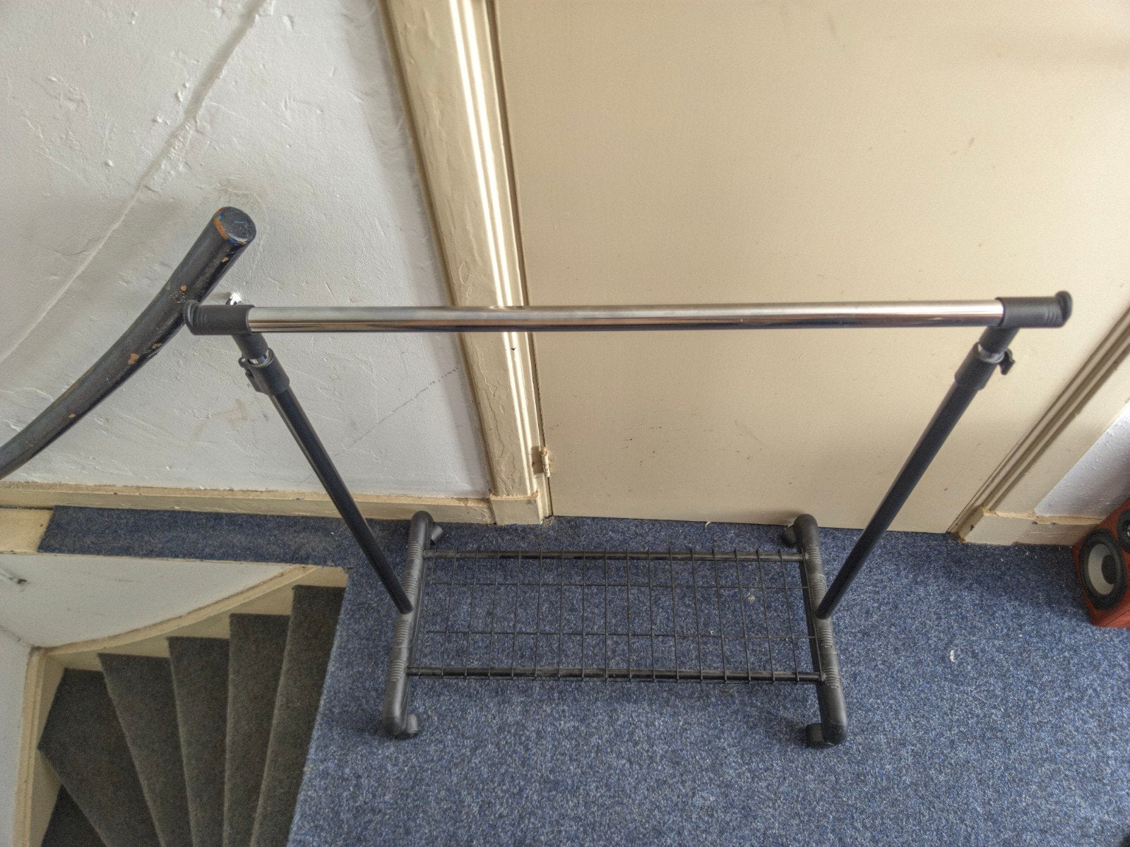 Clothes hanger on wheels, Ophalen