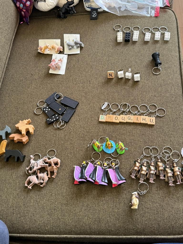 Sleutelhangers / ringen / broches / oorbellen, Ophalen