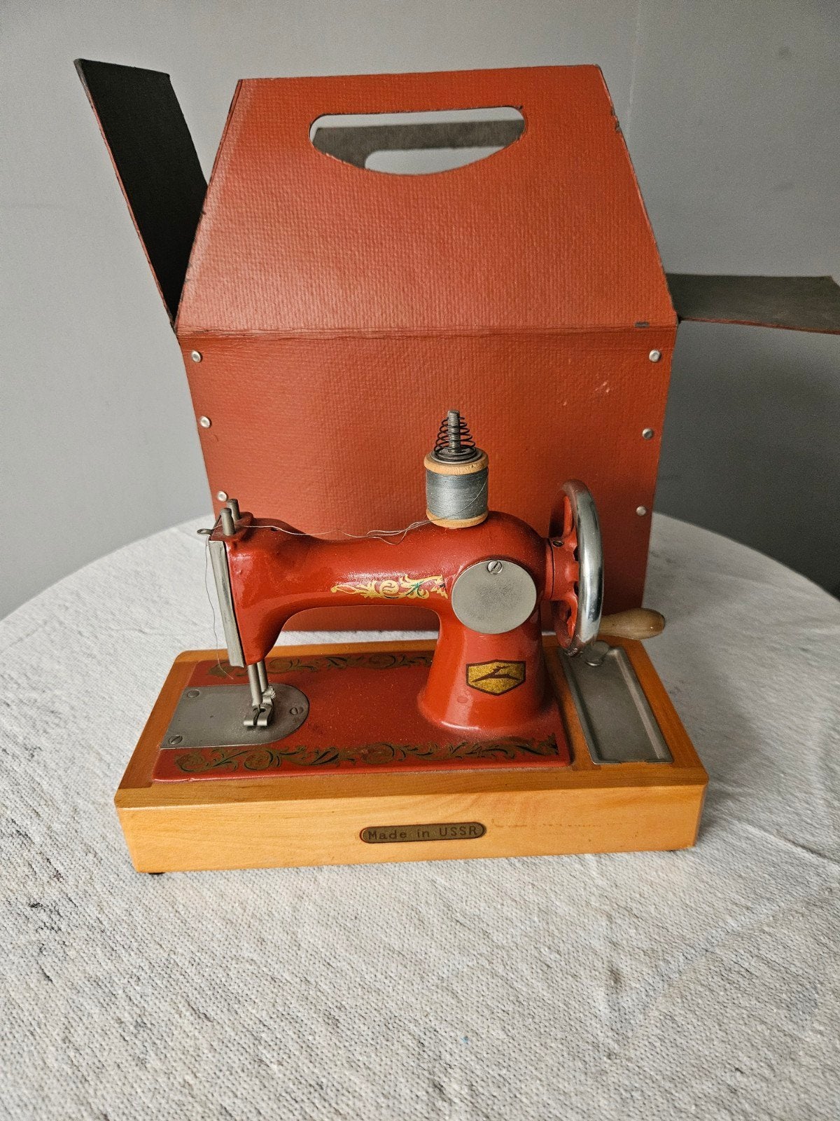Vintage Rode Kindernaaimachine 'Made in USSR' met Koffer, Ophalen of Verzenden