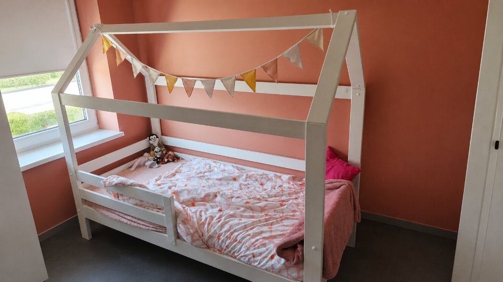 Kinderbed huisje wit 90x200 cm, Ophalen, 85 tot 100 cm, Zo goed als nieuw, Lattenbodem