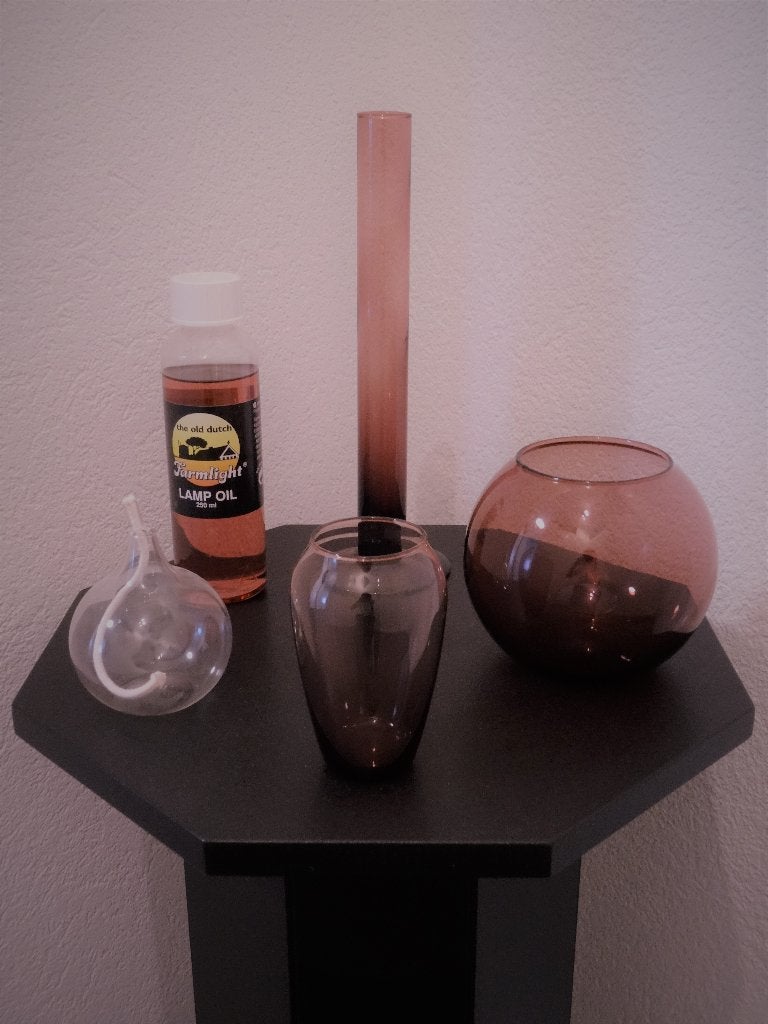 3 amethist / paarse glazen vintage vaasjes, olielampje +olie, Huis en Inrichting, Woonaccessoires | Vazen, Ophalen of Verzenden