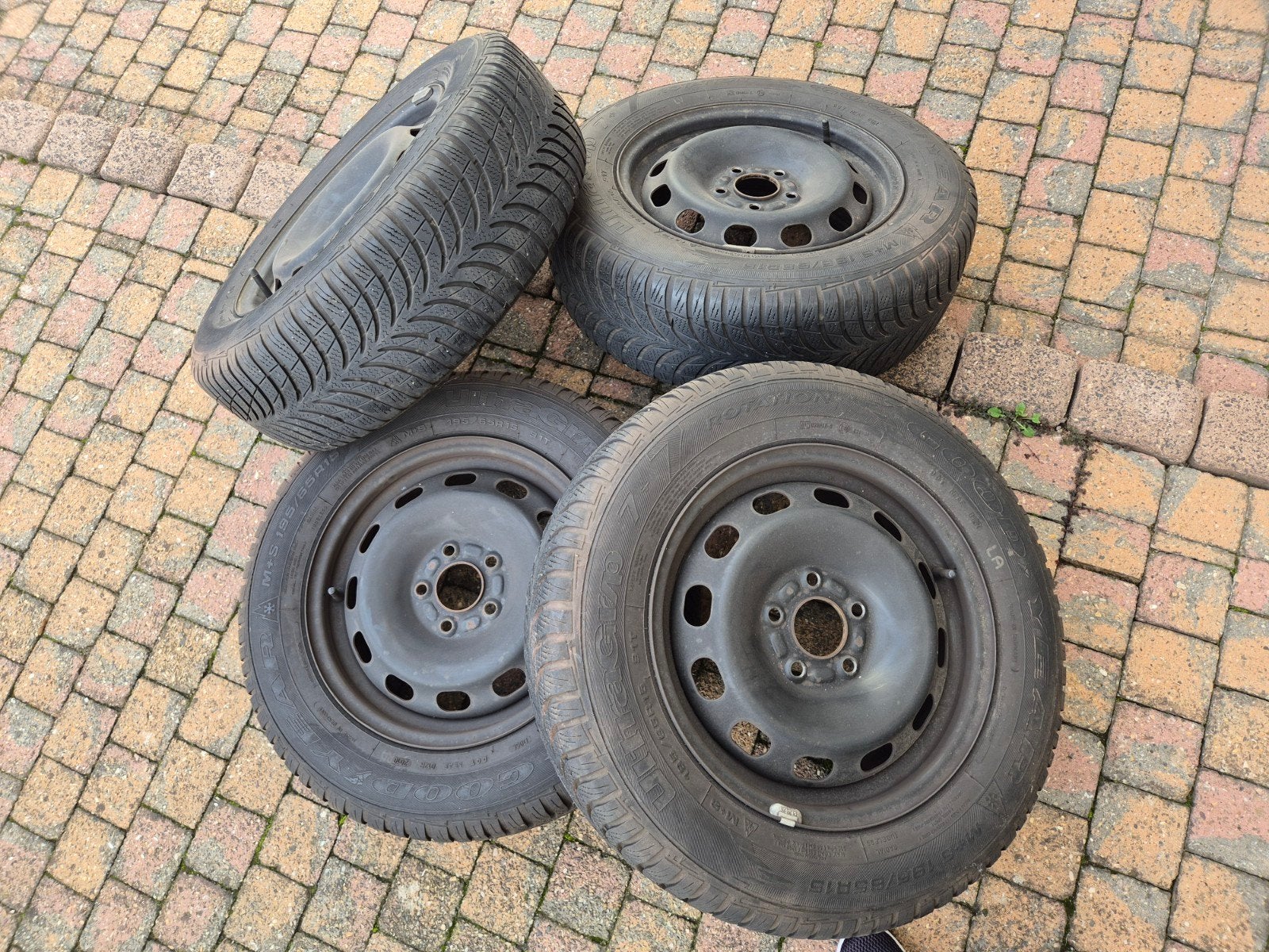 4 stalen velgen met winterbanden ford focus III 2011, Auto-onderdelen, Ophalen, Ford
