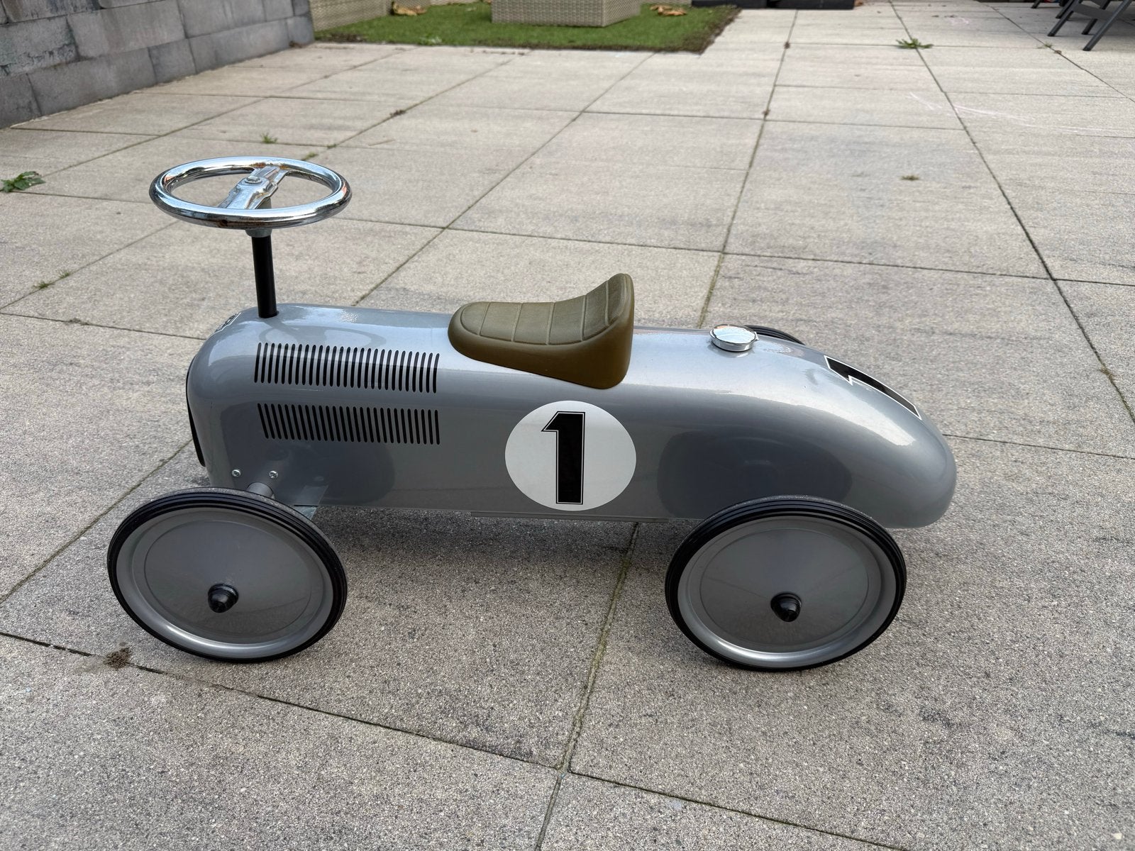 Retro Roller loopauto zilver met nummer 1, Kinderen en Baby's, Ophalen, Zo goed als nieuw, Loopvoertuig