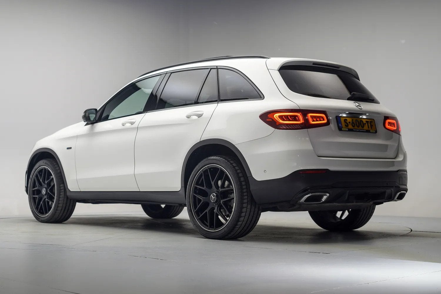 Mercedes-Benz GLC 300e 4MATIC AMG Line Premium Night Aut. [, Automaat, Gebruikt, 4 cilinders, 2000 kg