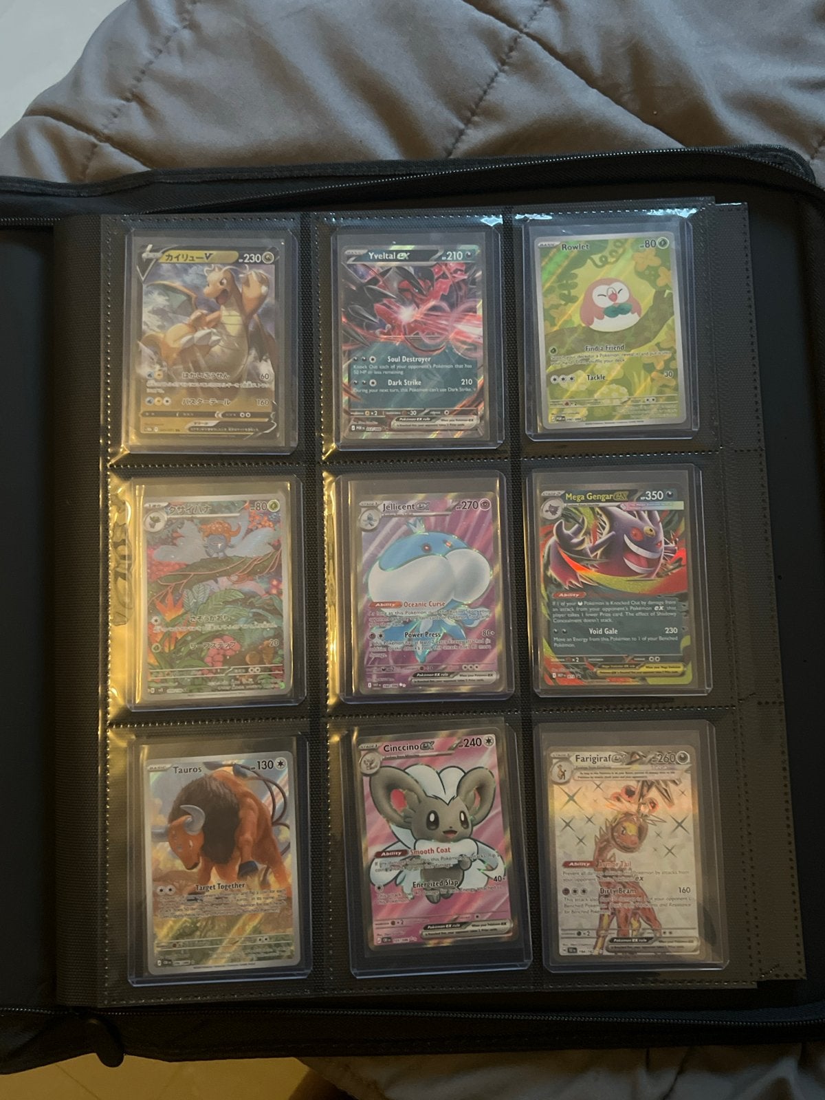 Pokémon en One Piece kaarten in map, Ophalen of Verzenden, Zo goed als nieuw