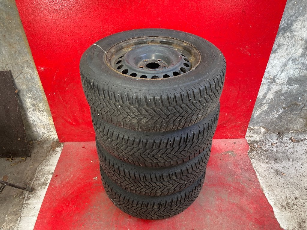 Winterbanden Renault Captur 215/65R16 Fulda, Auto-onderdelen, 16 inch, ., Banden en Velgen, .