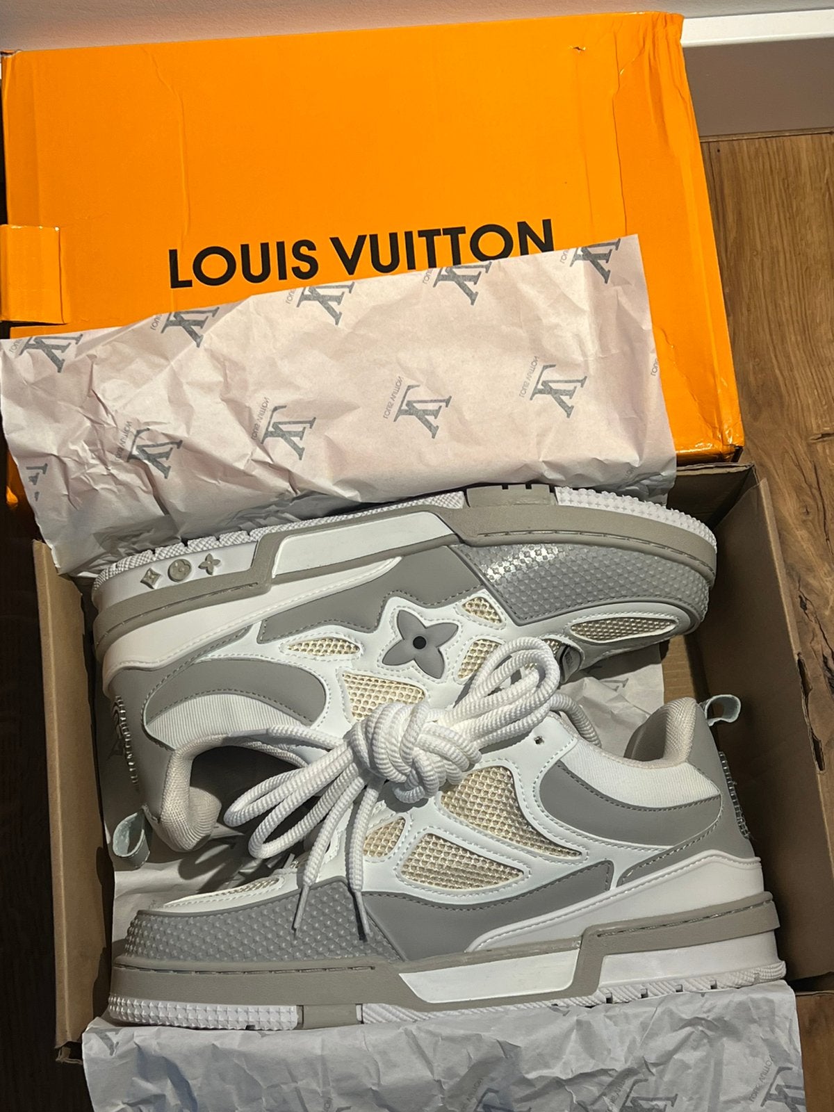 Louis Vuitton skates grijs maat 44 valt klein, Ophalen of Verzenden, Zo goed als nieuw, Overige kleuren