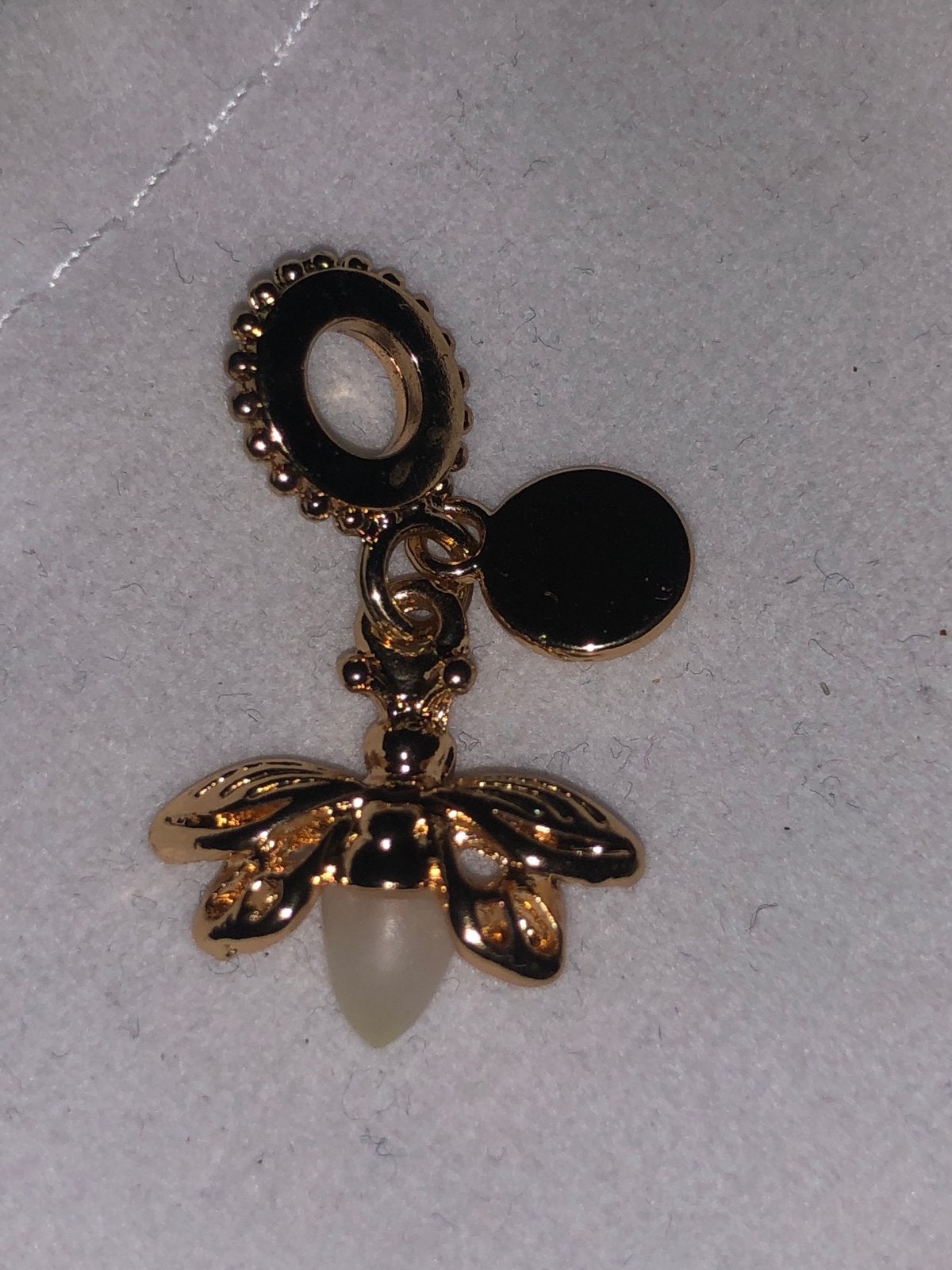 Goudkleurige Vuurvlieg Glow in the Dark Bedel, Sieraden, Tassen en Uiterlijk, Bedels, Overige merken, Overige materialen, Nieuw