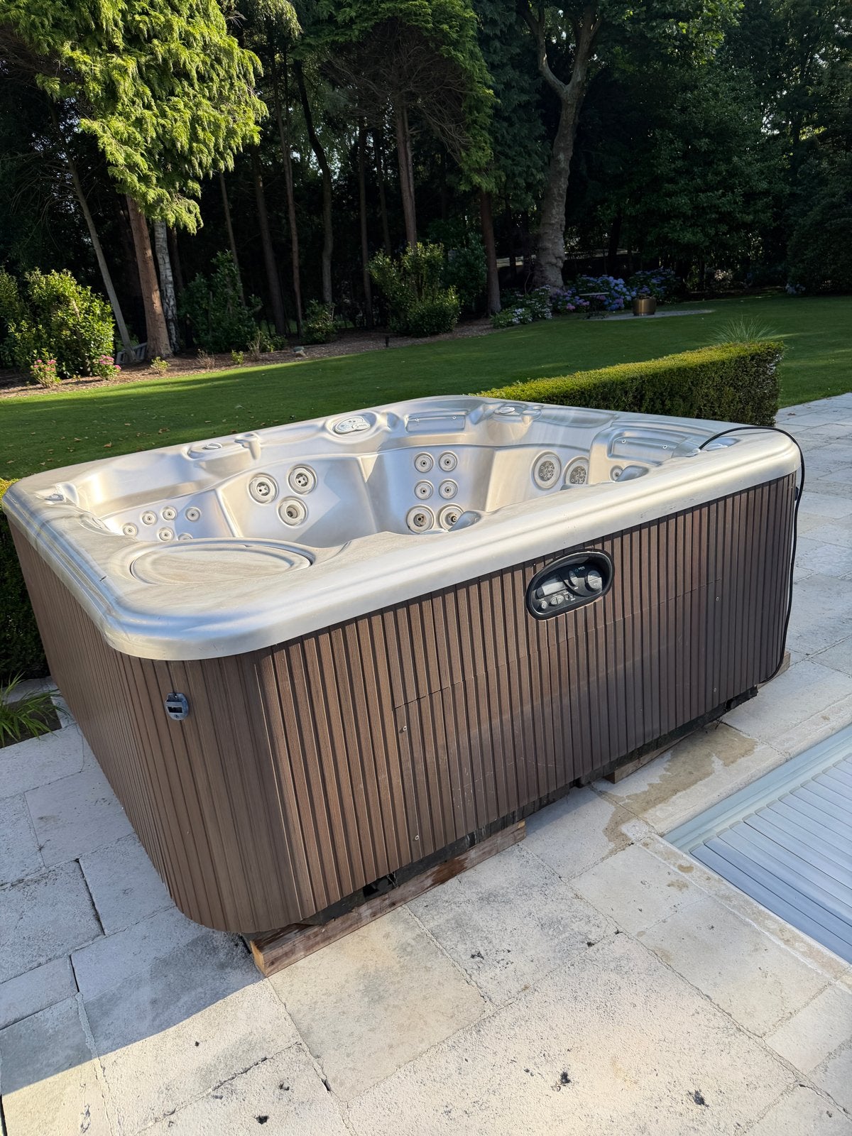 Jacuzzi Hotspring Envoy - Luxe Spa voor 6 Personen, Ophalen, Gebruikt, Pomp, Vast
