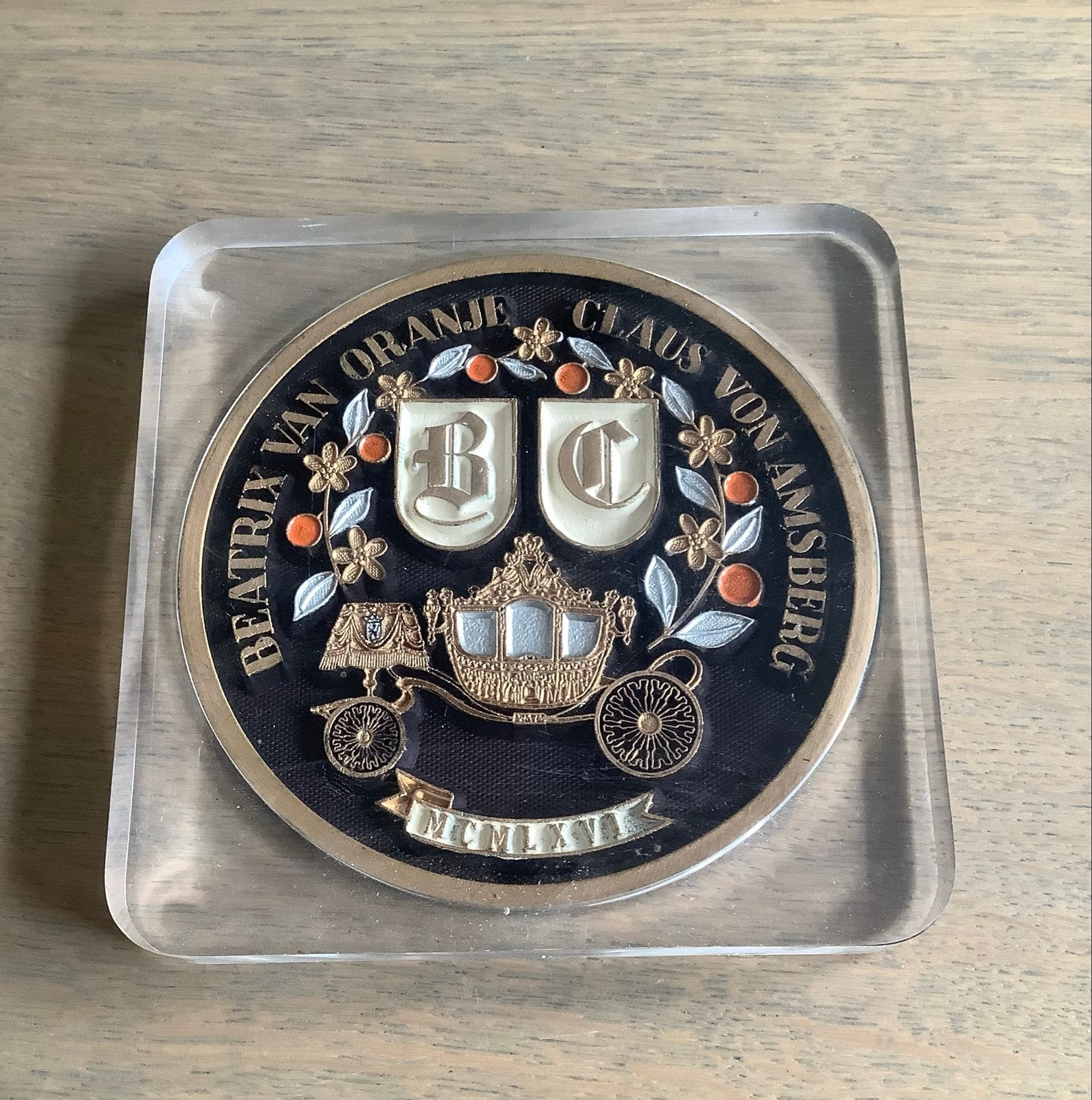 Plaquette ter ere van het huwelijk Beatrix & Claus 1966, Verzamelen, Koninklijk Huis en Royalty, Gebruikt, Postzegel(s) of Munt(en)