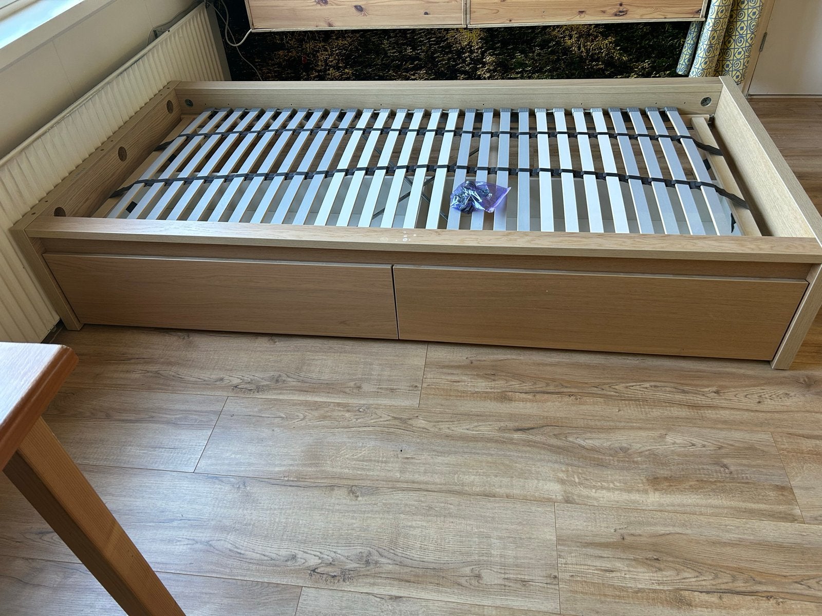 GRATIS! IKEA Eenpersoonsbed met lattenbodem en lades, Ophalen, Gebruikt, 90 cm, 200 cm