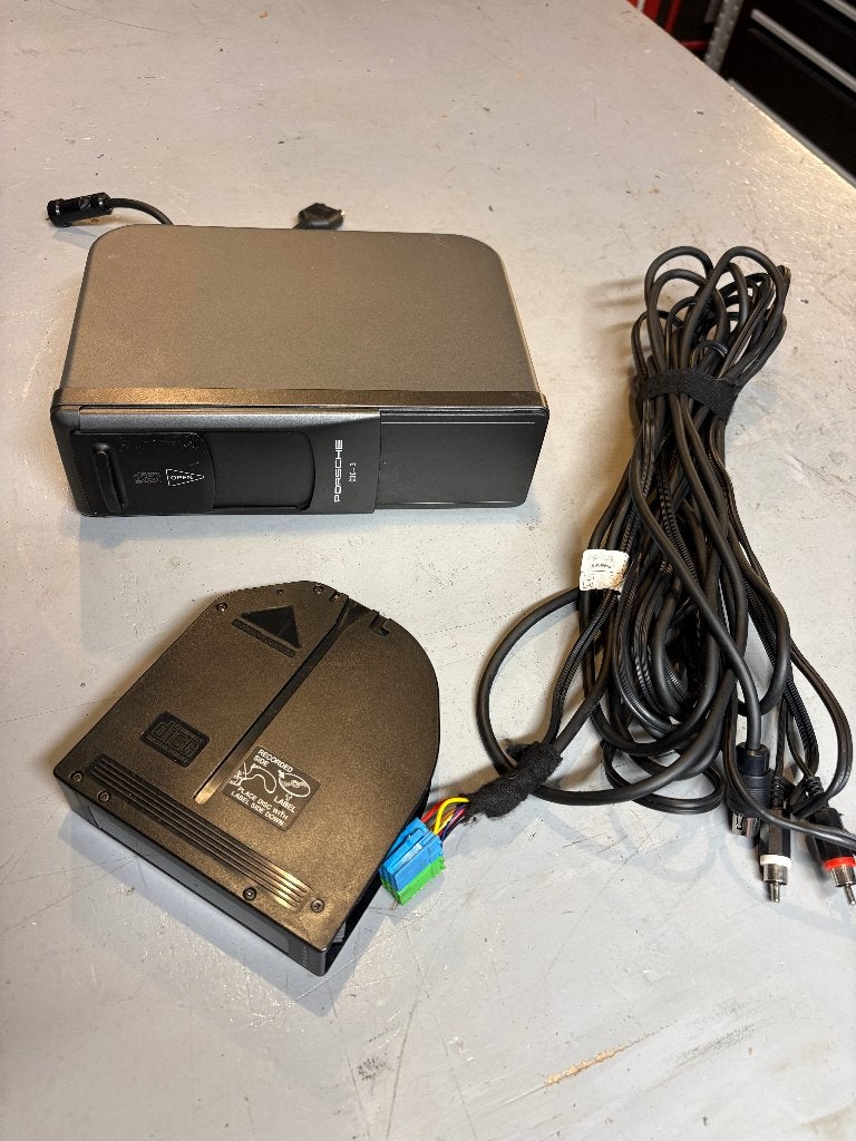 Porsche-Becker 6 CD-wisselaar met kabel en magazijn | CDC-3, Auto diversen, Ophalen of Verzenden, Gebruikt
