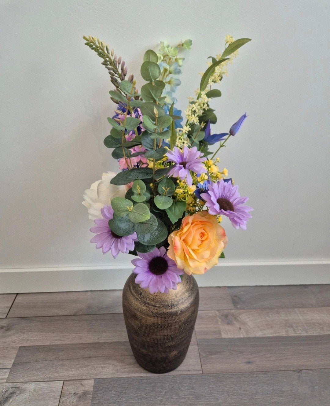 Schitterend boeket kunstbloemen in gouden vaas, Binnen, Textiel, Ophalen of Verzenden, Boeket