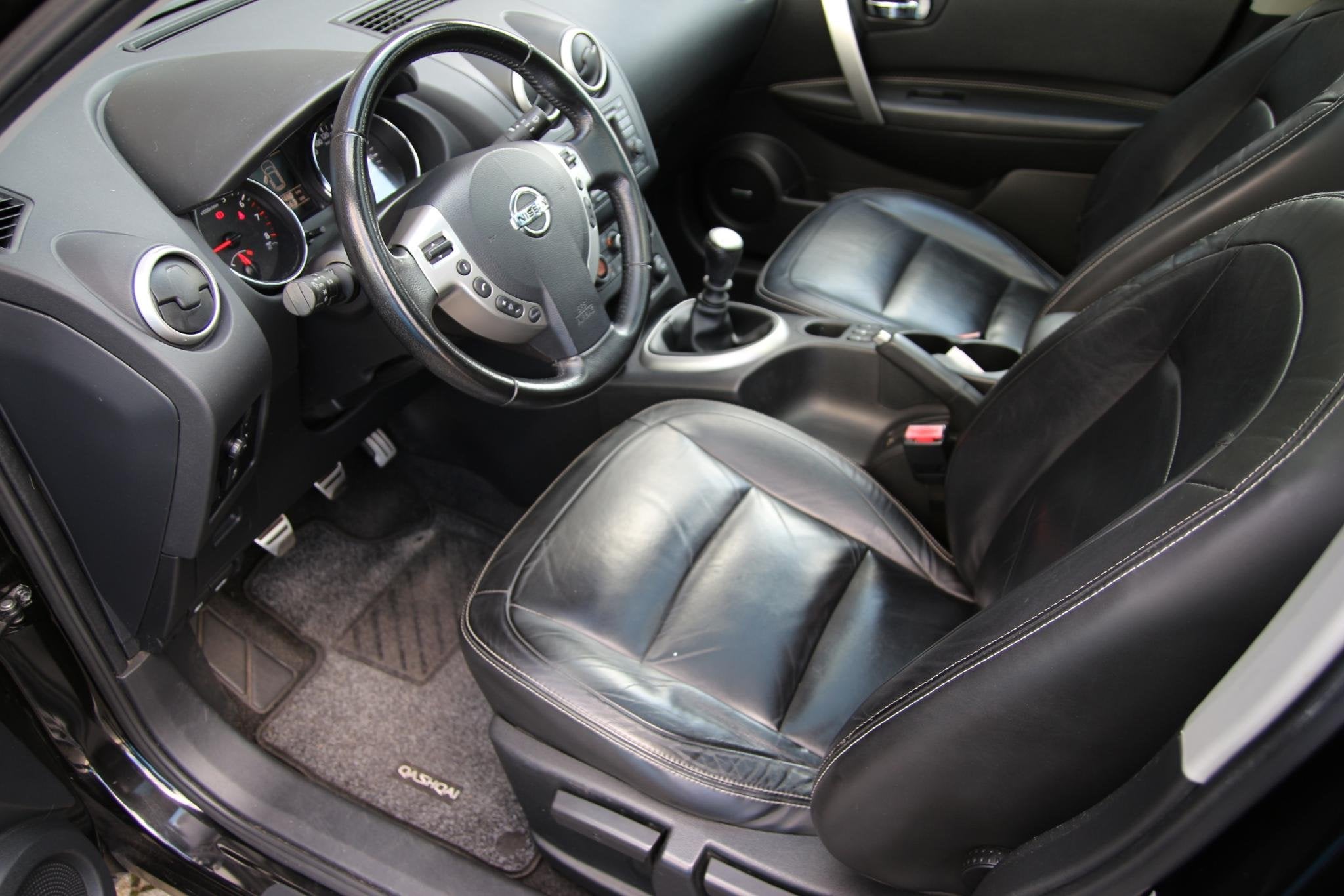 Nissan Qashqai 2.0 141pk Tekna | NL-auto | 1.400 kg trekgewi, Auto's, Euro 5, Zwart, 4 cilinders, Zwart