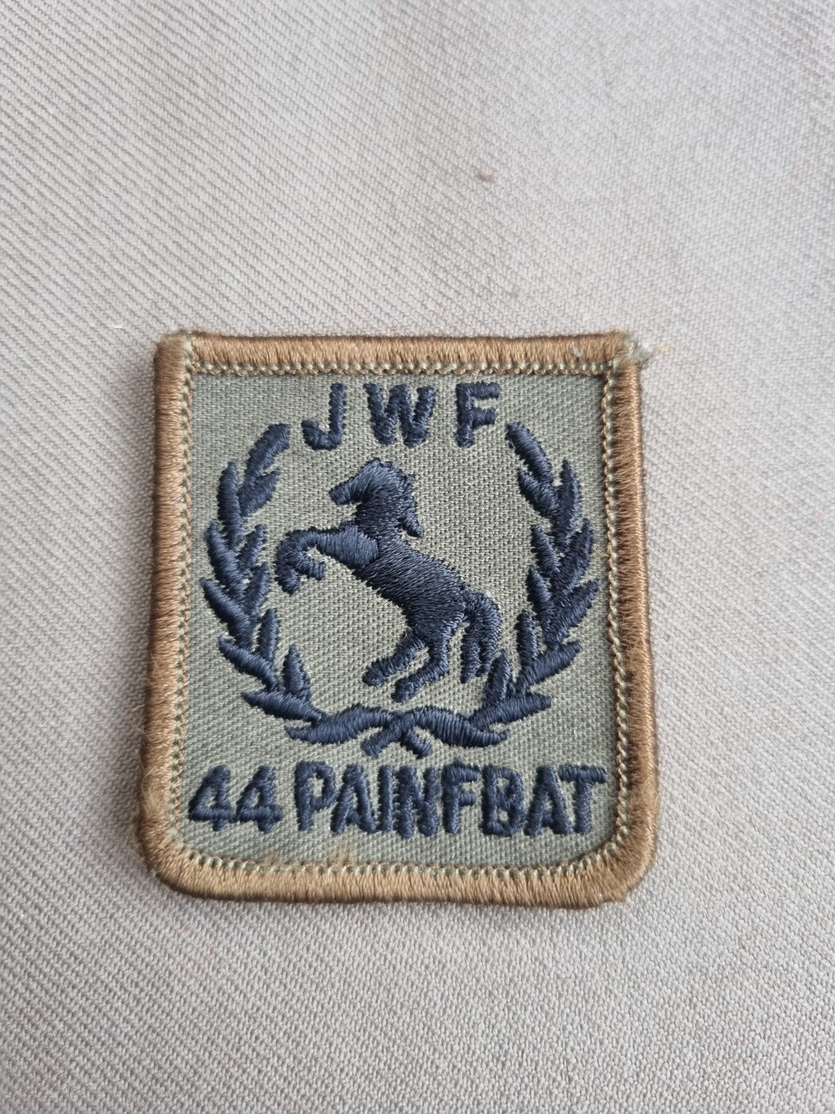borstpatch 44 PAINFBAT JWF, Verzamelen, Ophalen of Verzenden, Landmacht, Nederland, Embleem of Badge
