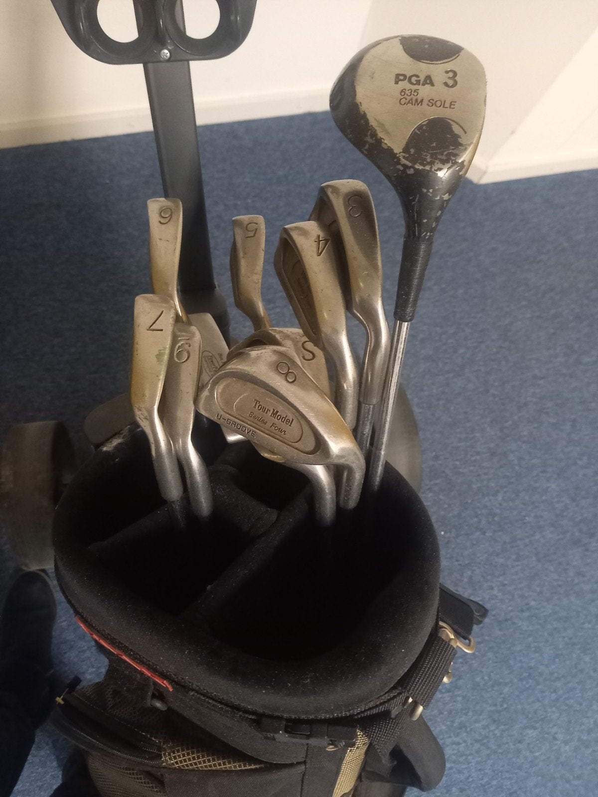 Golfkar met vele golfstokken, Sport en Fitness, Ophalen, Gebruikt, Golfkar