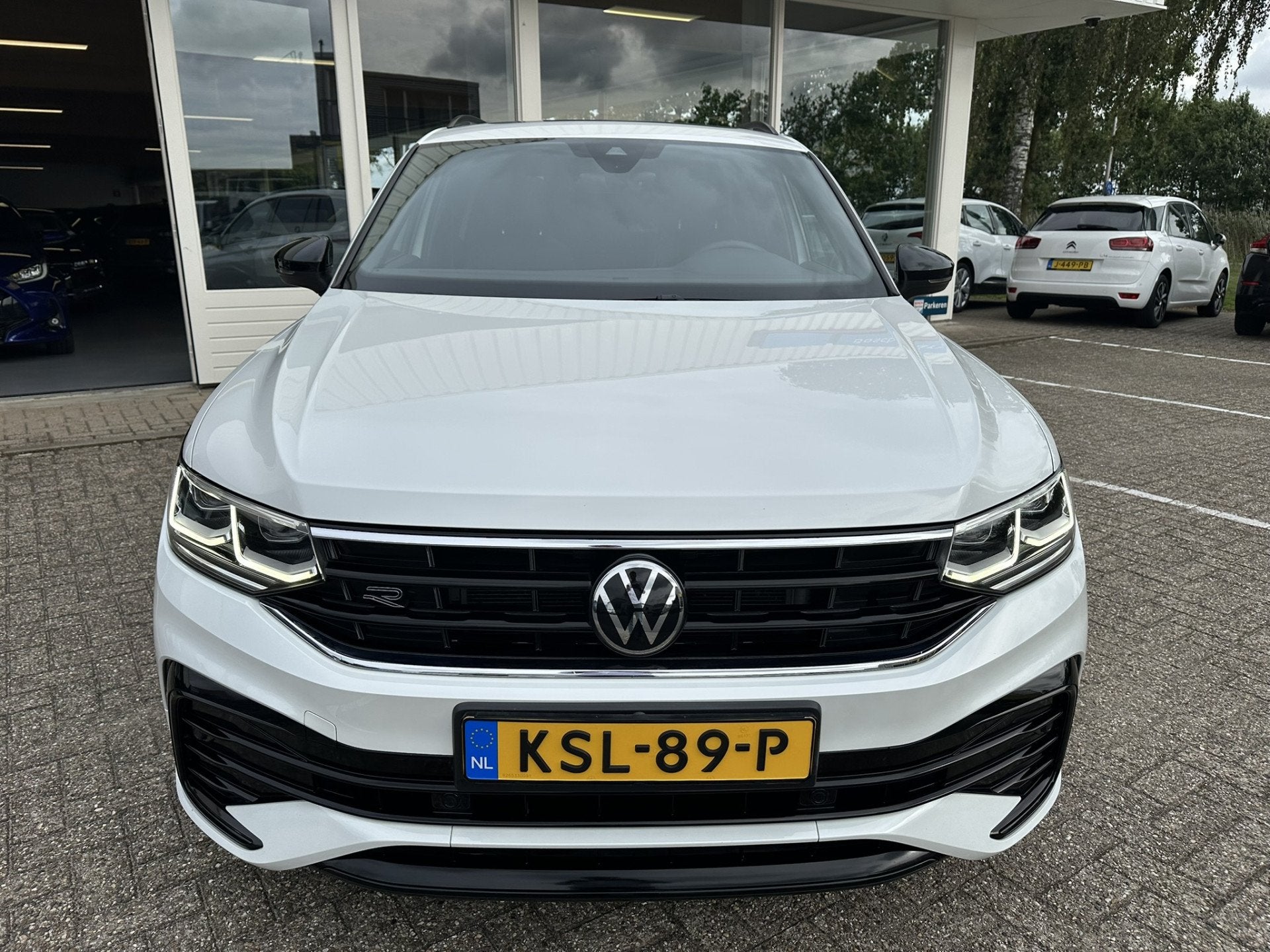 Volkswagen Tiguan 1.4 TSI eHybrid R-Line Business+ | Trekhaa, 1716 kg, 4 cilinders, Wit, Hybride Elektrisch/Benzine